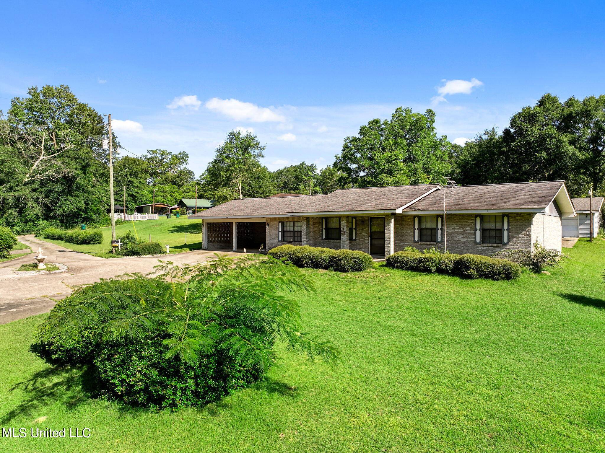 Poplarville, MS 39470,313 S Woodard Street