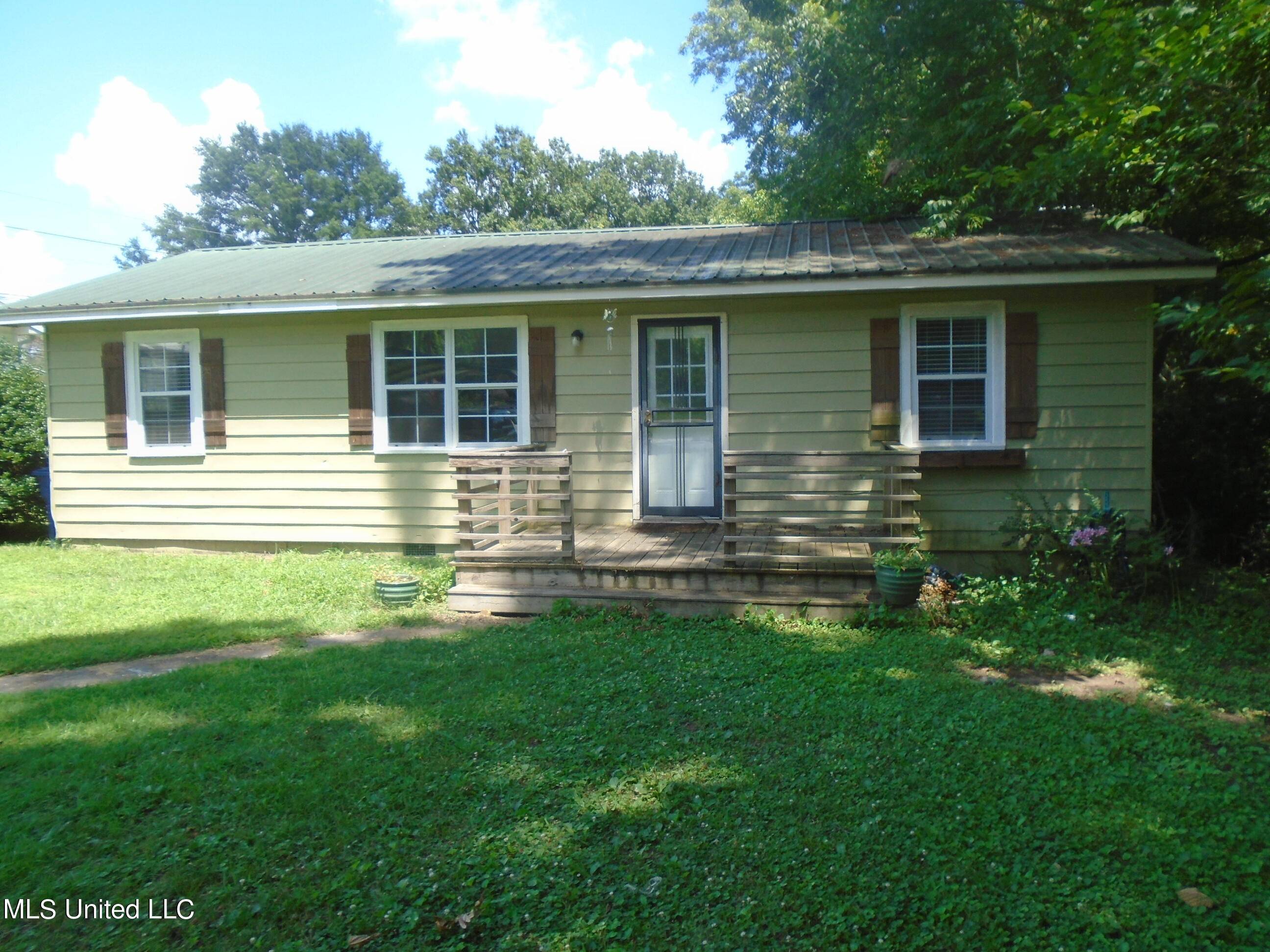 Ashland, MS 38603,329 Court Street