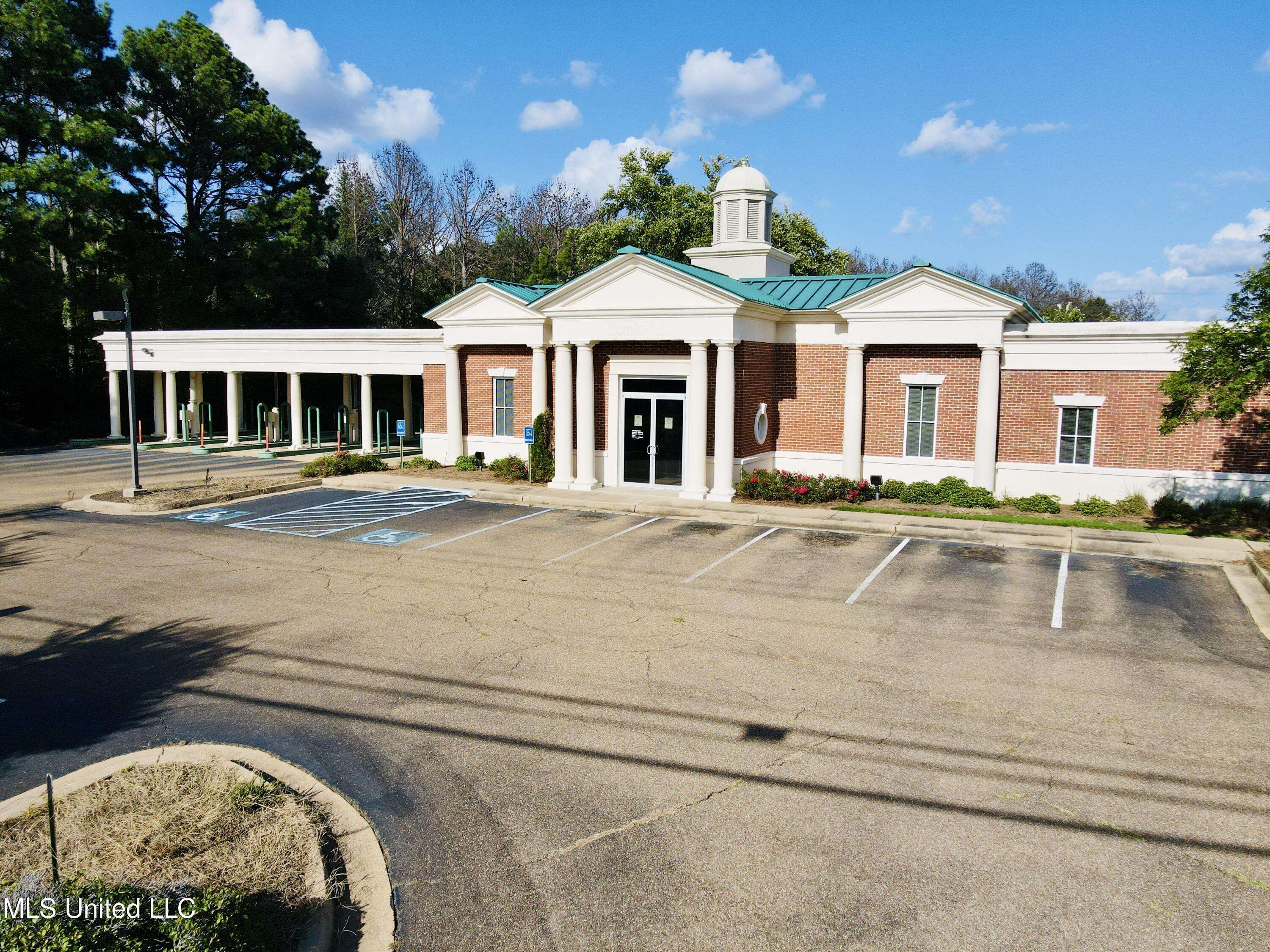 Ridgeland, MS 39157,740 S Pear Orchard Road