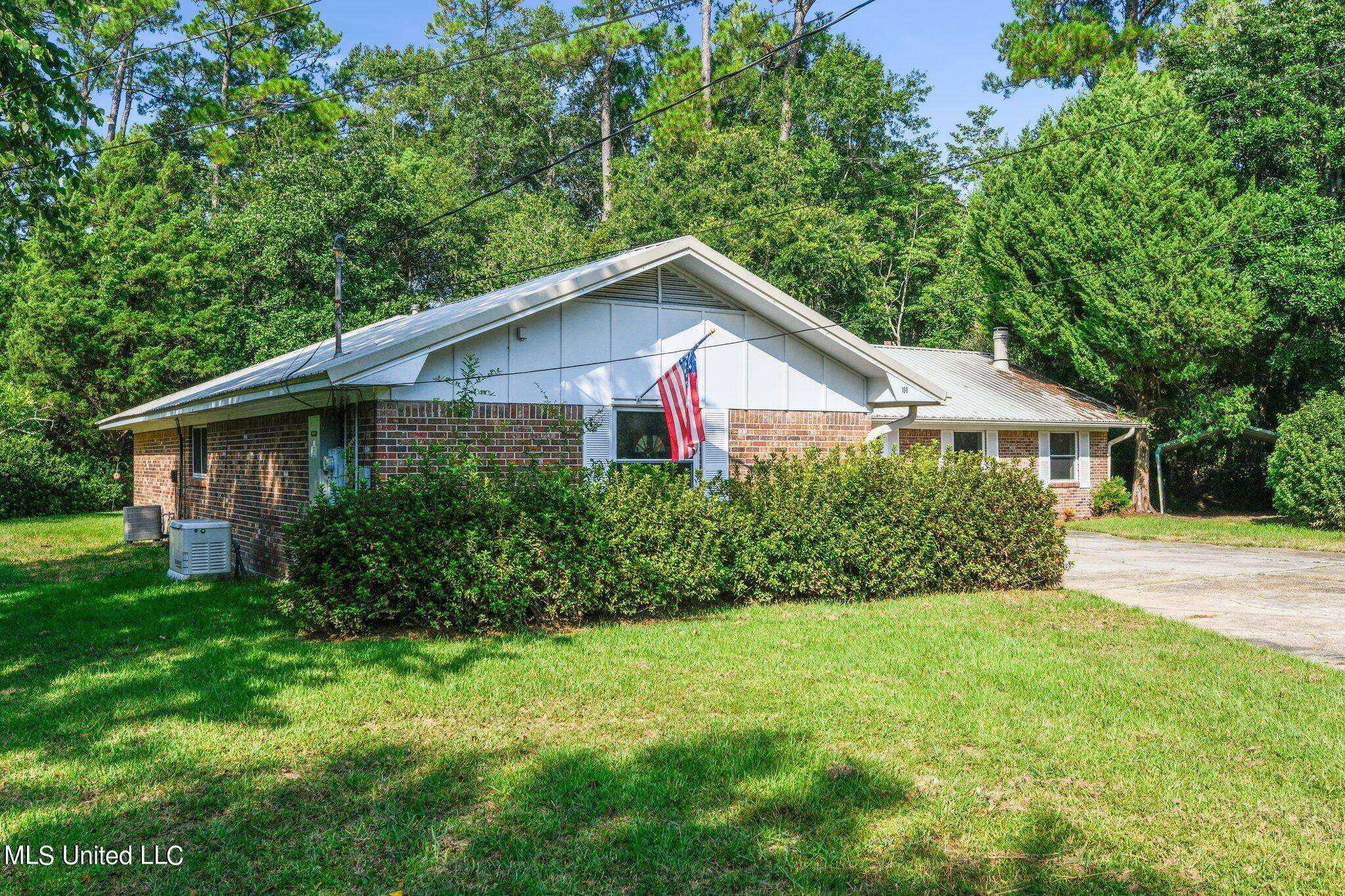 Ocean Springs, MS 39564,100 Nottingham Court