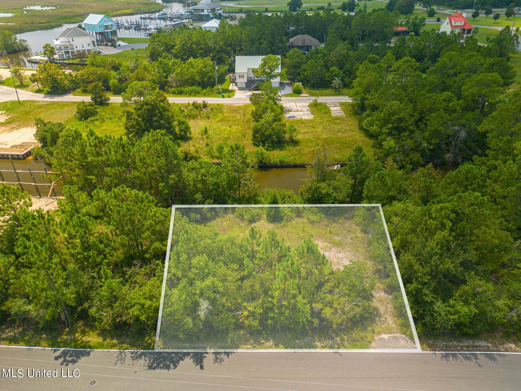 Diamondhead, MS 39525,354 Loulu Place