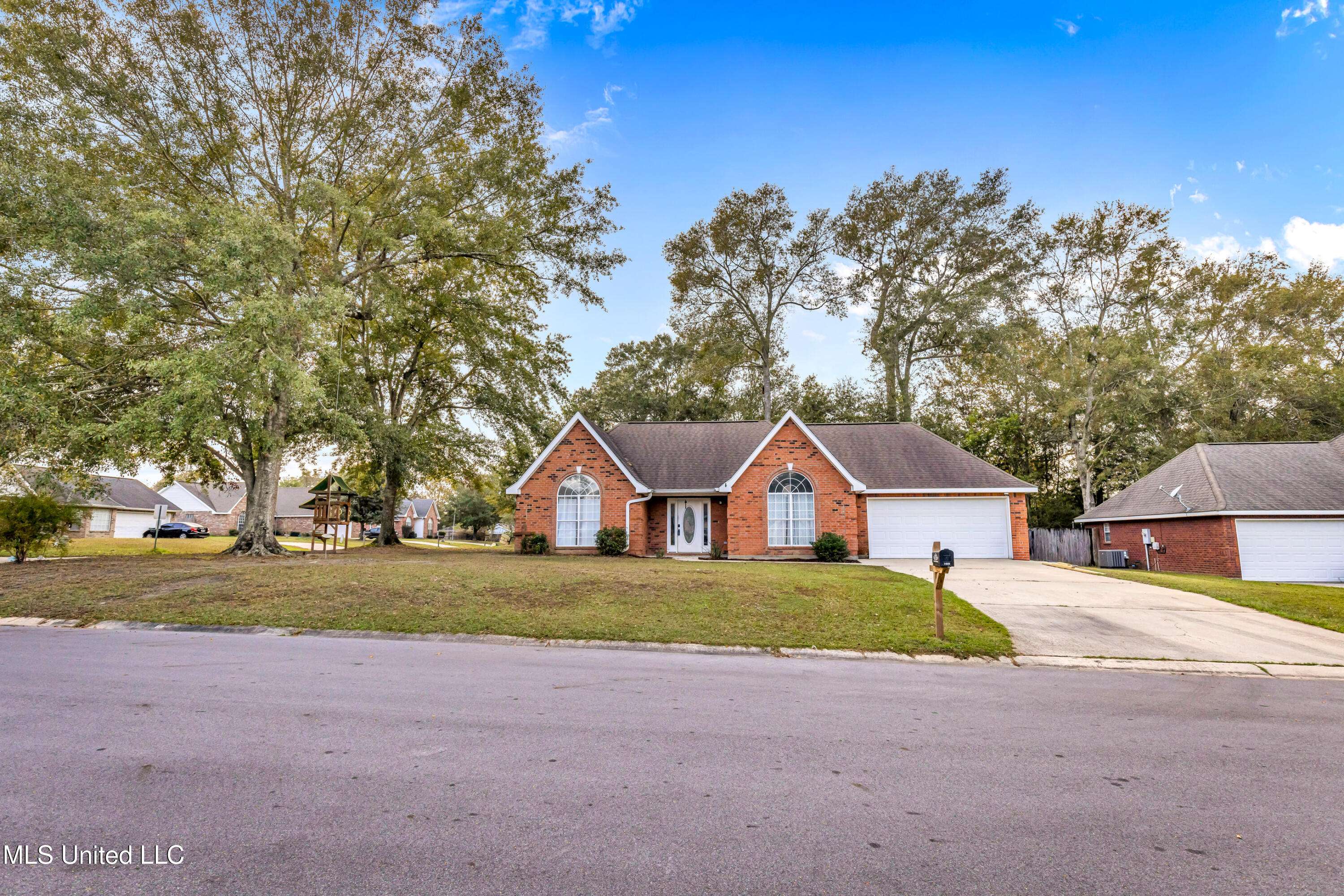 Vancleave, MS 39565,14350 Oak View Circle