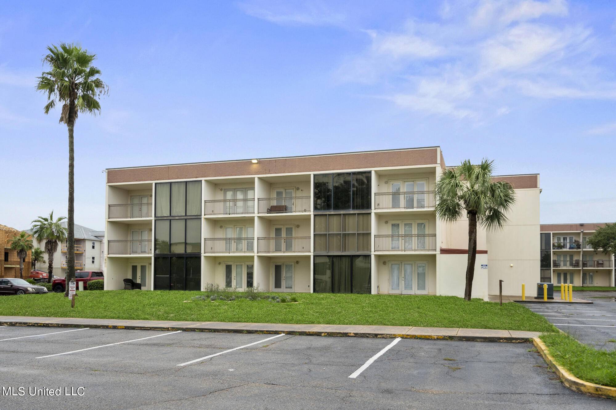 Biloxi, MS 39531,2046 Beach Boulevard #328