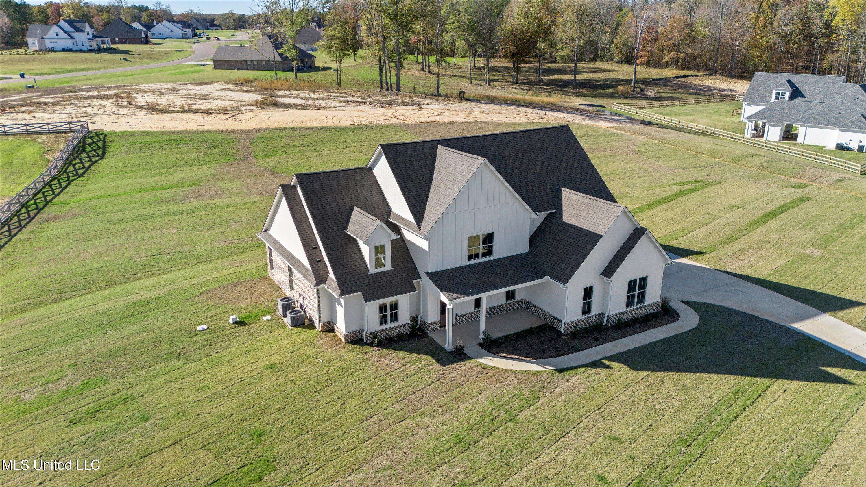 Byhalia, MS 38611,1093 Pebble View Drive