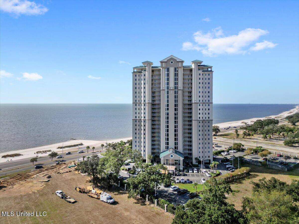 Biloxi, MS 39531,2668 Beach Boulevard #304