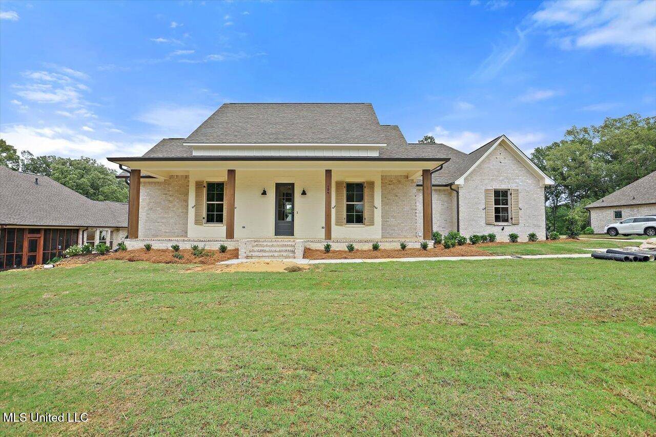 Clinton, MS 39056,104 Brents Crossing