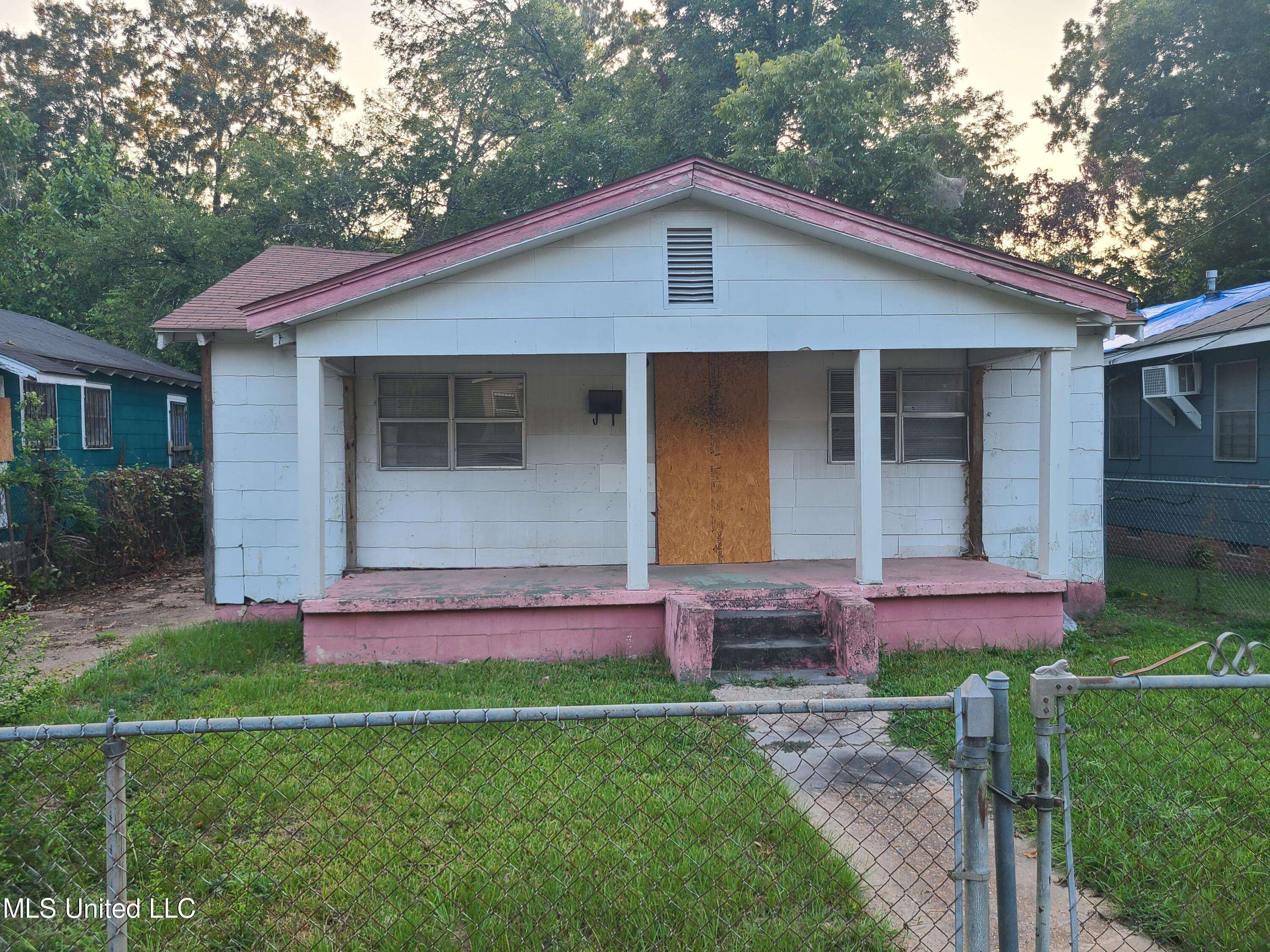 Jackson, MS 39213,2107 Mobile Avenue