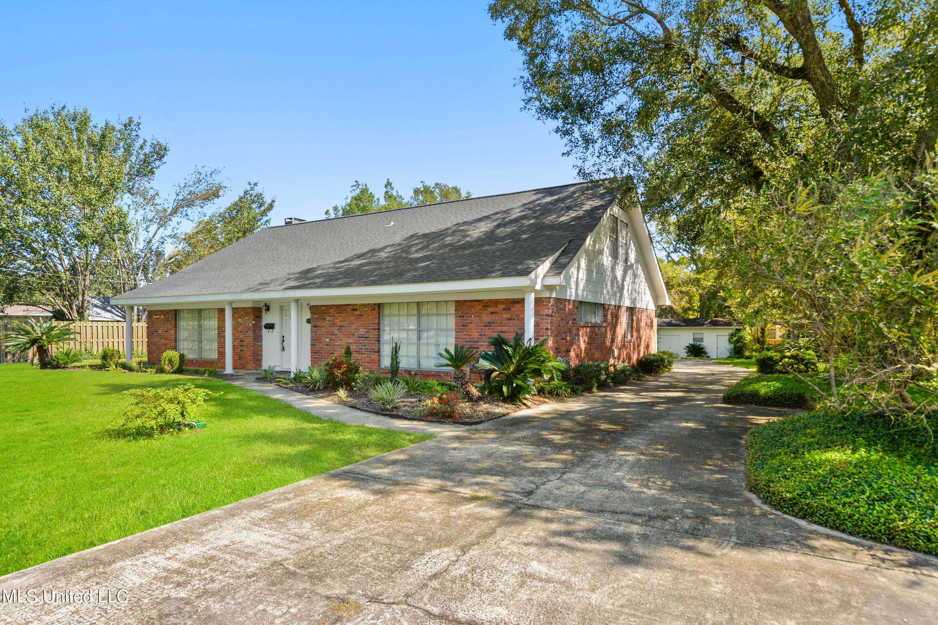 Pascagoula, MS 39581,1710 Bates Street