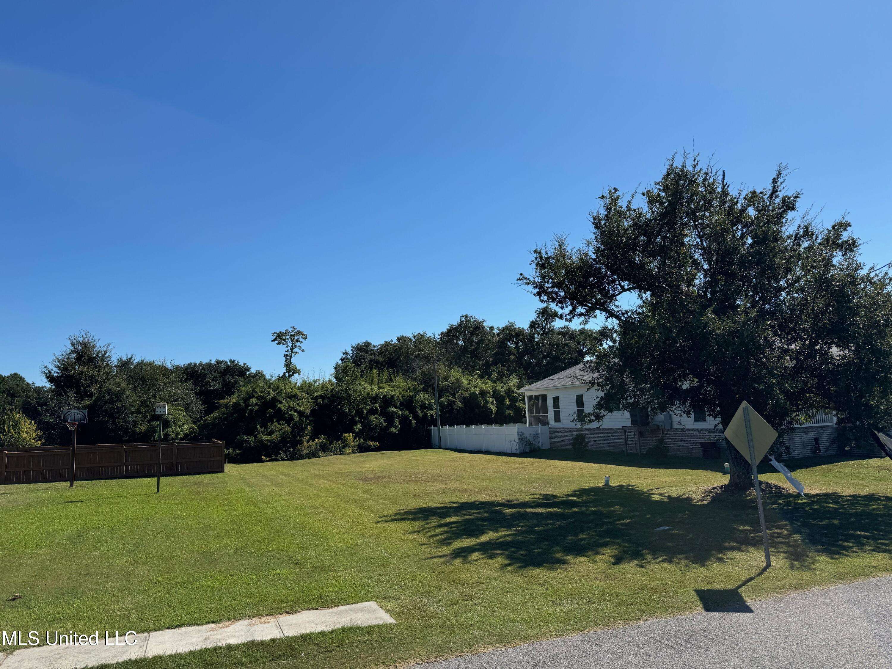 Long Beach, MS 39560,227 S Lang Avenue