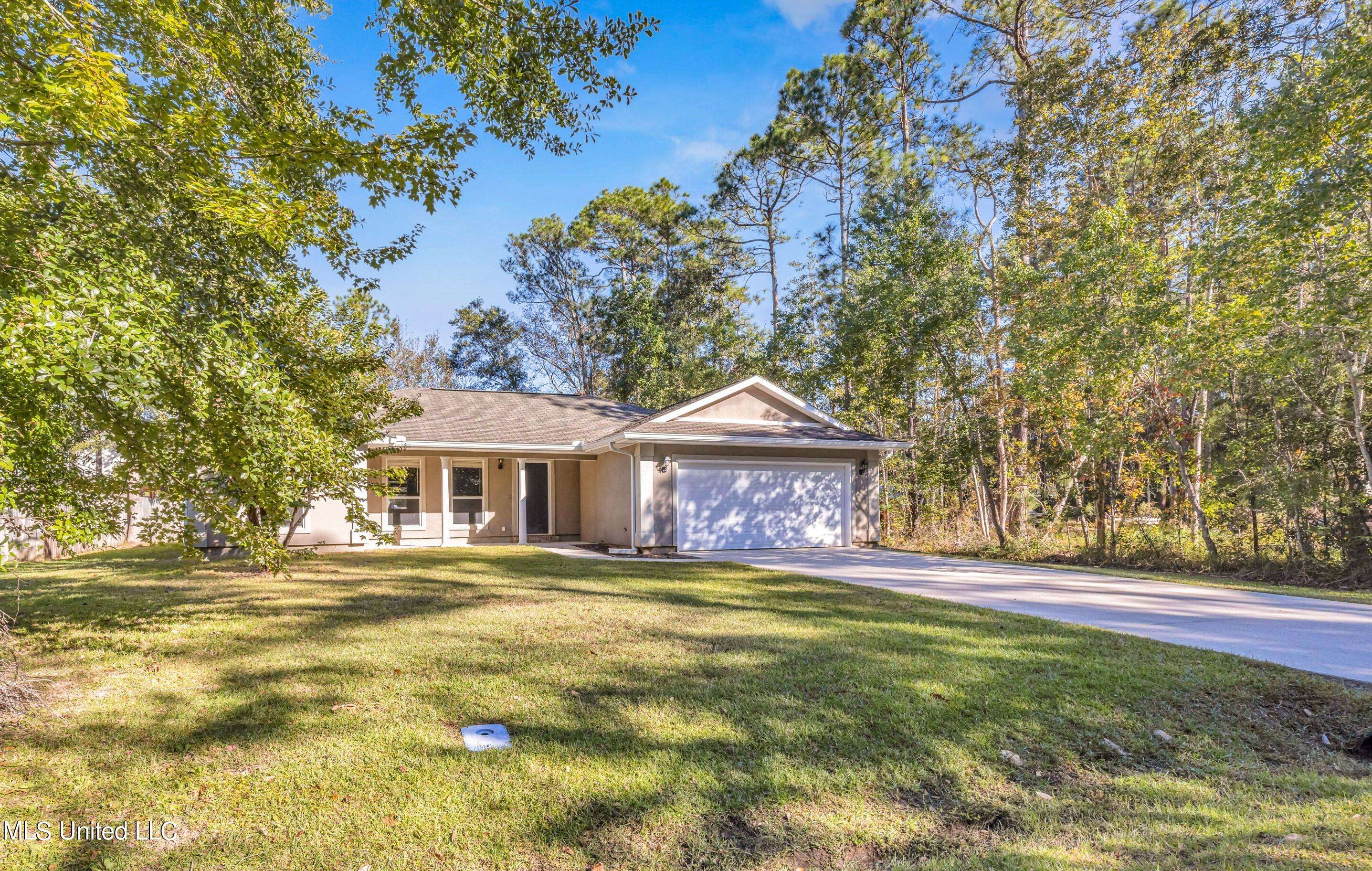 Ocean Springs, MS 39564,2112 Deer Street