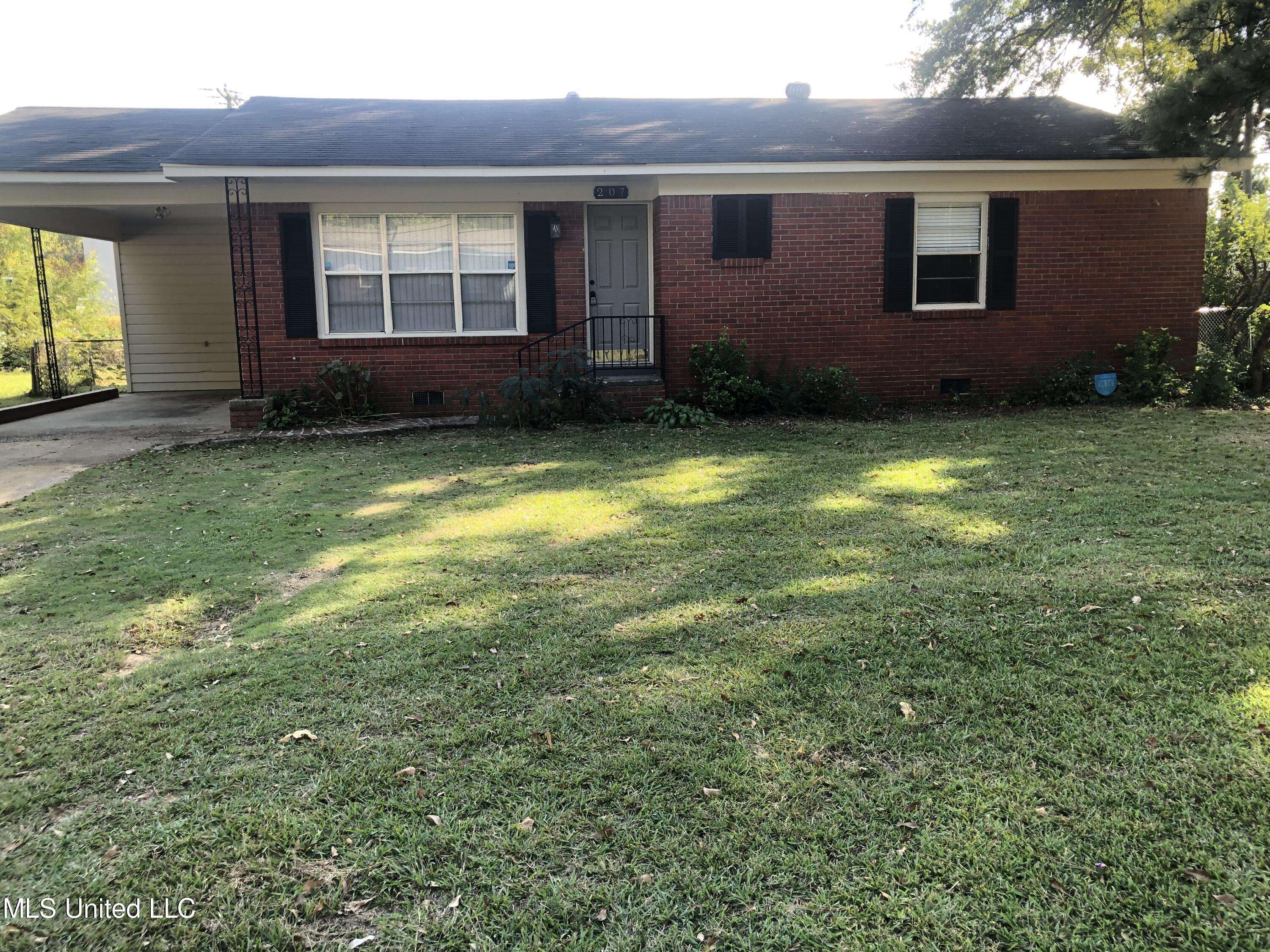 Senatobia, MS 38668,207 Evelyn Street