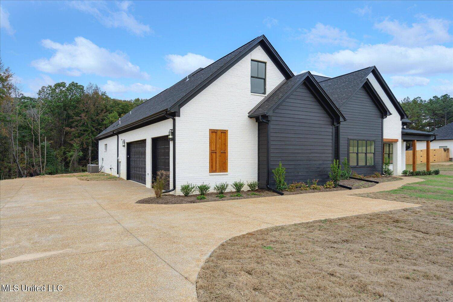 Byhalia, MS 38611,137 W Byhalia Creek Farms Road