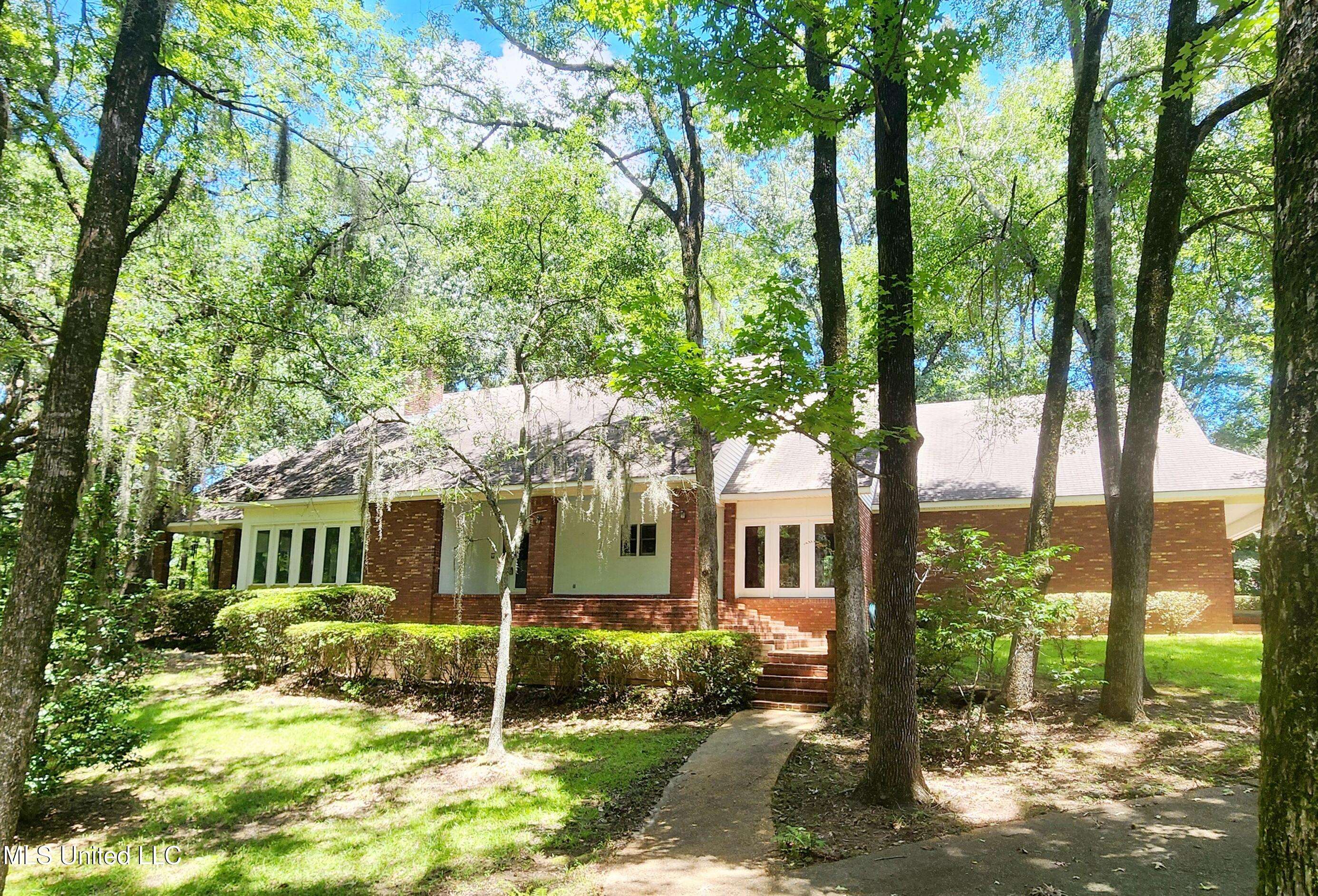 Natchez, MS 39120,11 Aberdeen Road