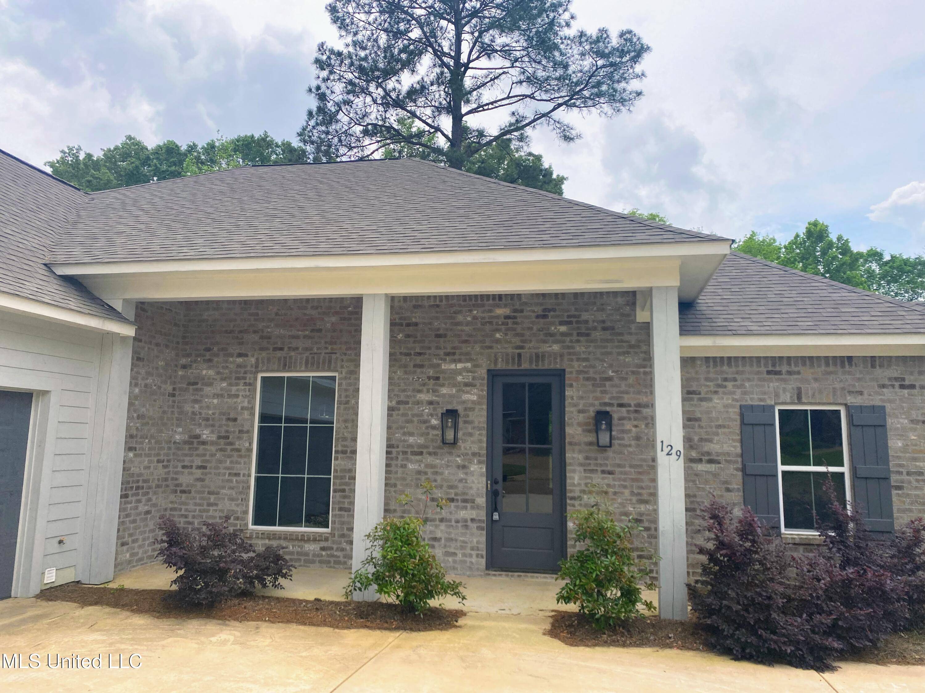 Clinton, MS 39056,129 Salus Bend