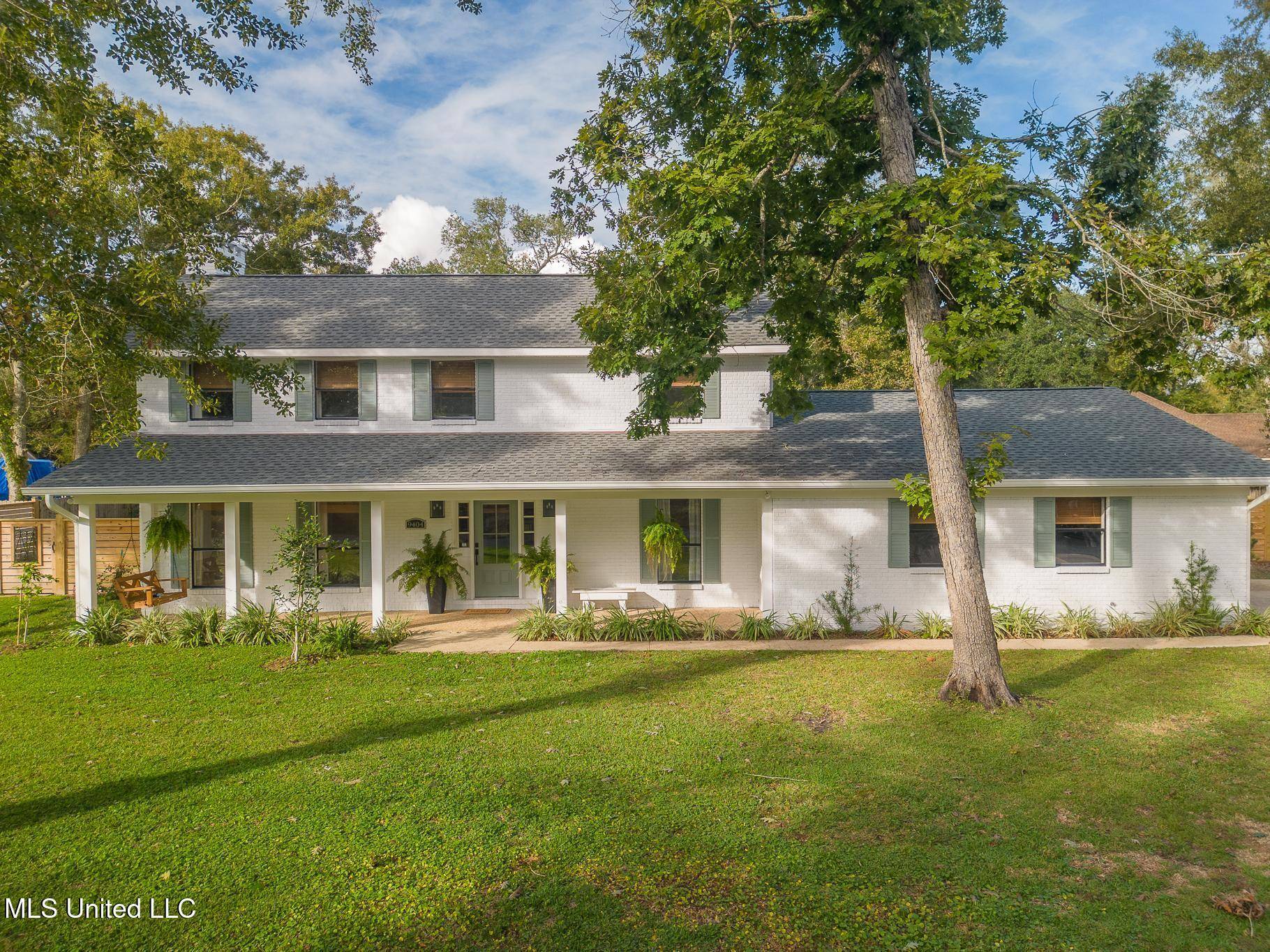Ocean Springs, MS 39564,9404 Live Oak Avenue