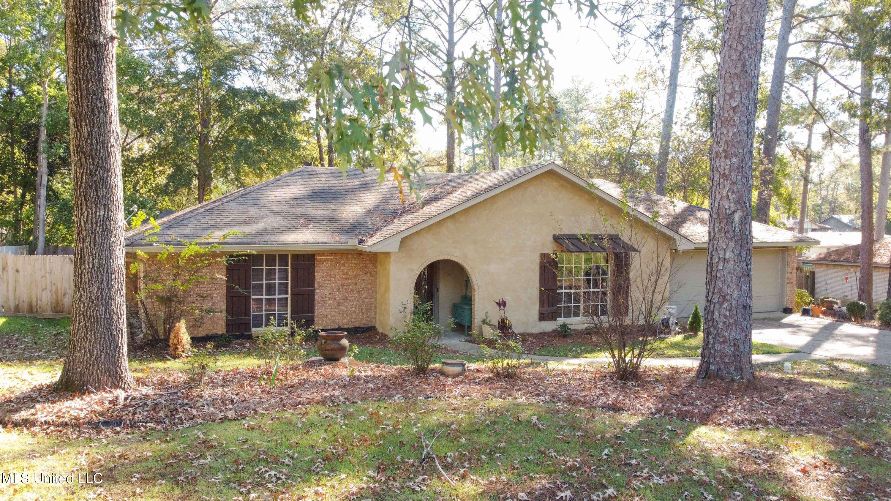 Brandon, MS 39042,102 Woodcliff Place