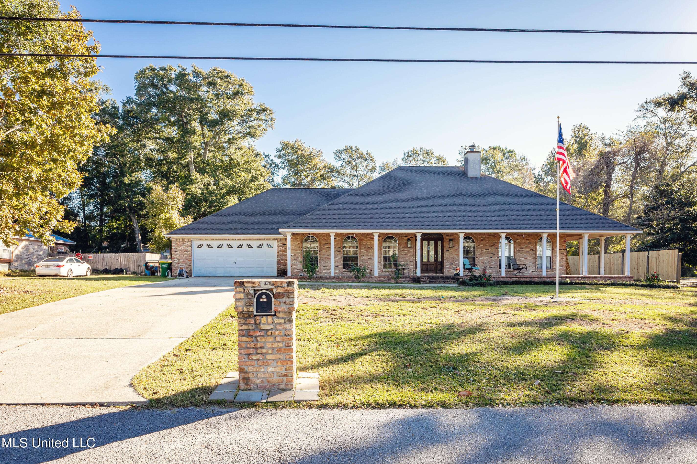 Ocean Springs, MS 39564,1716 Seashore Avenue