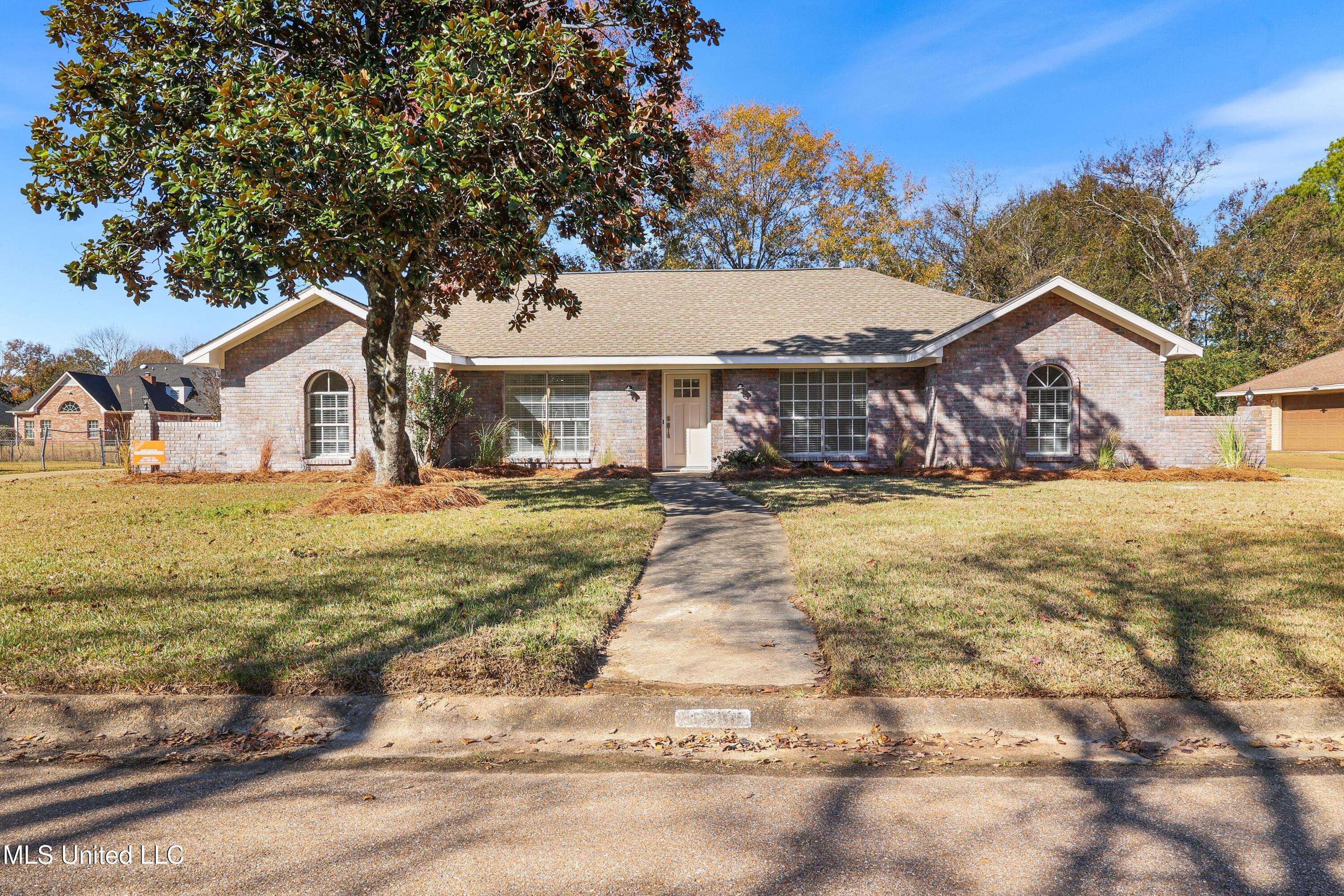 Jackson, MS 39206,5961 Huntview Drive