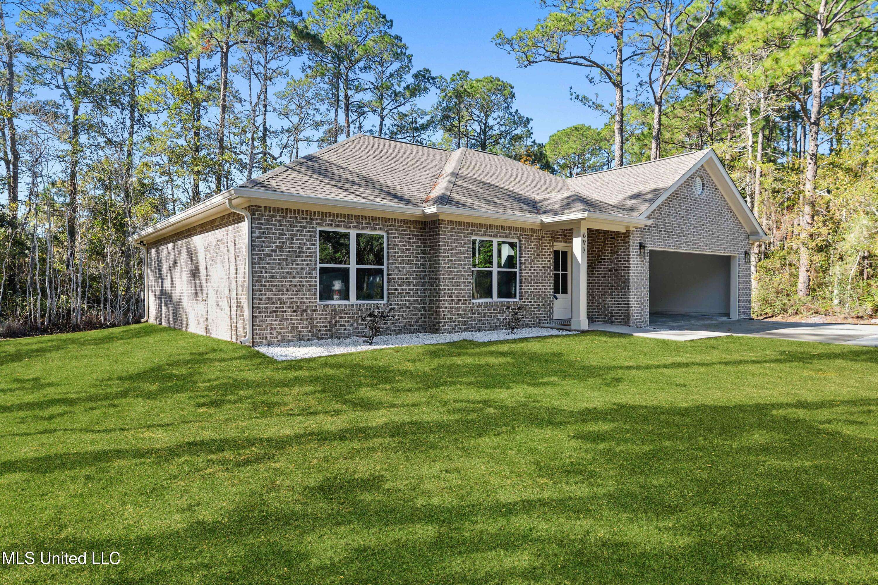 Ocean Springs, MS 39564,697 Plum Street