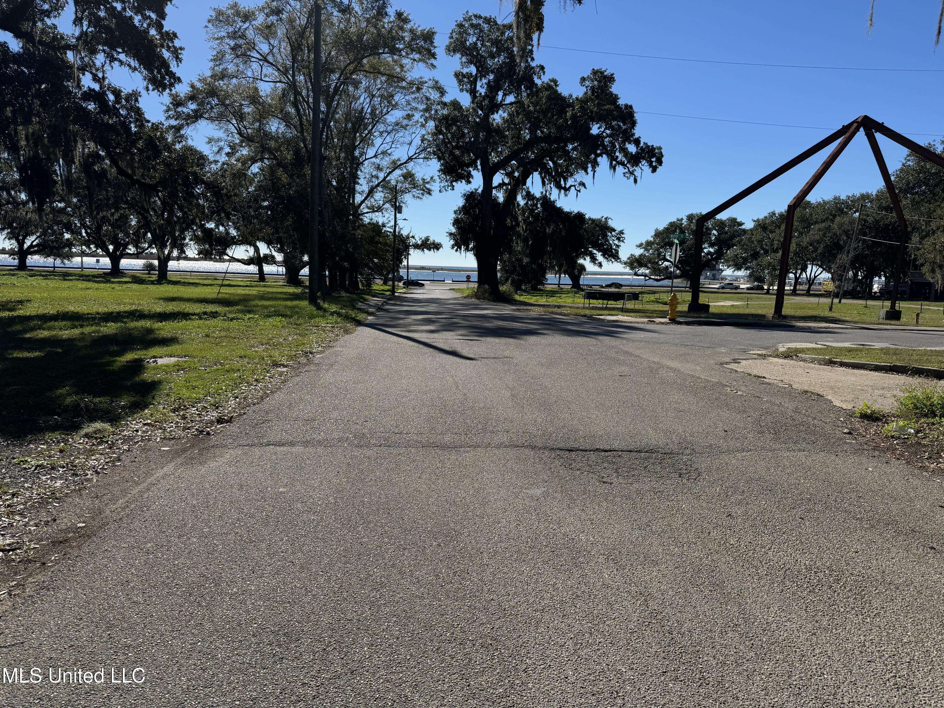 Biloxi, MS 39530,122 Bellman Street