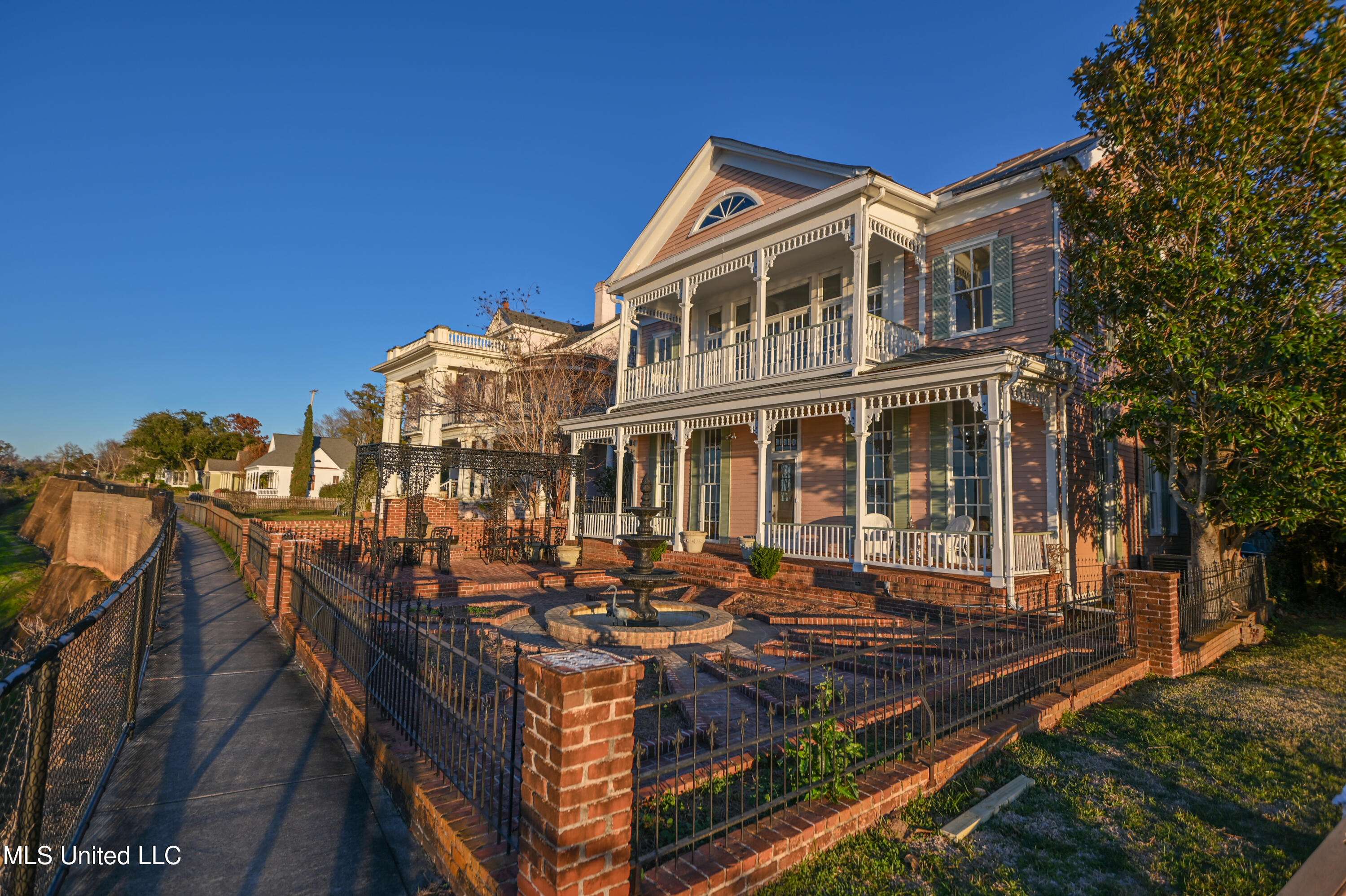 Natchez, MS 39120,211 Clifton Avenue