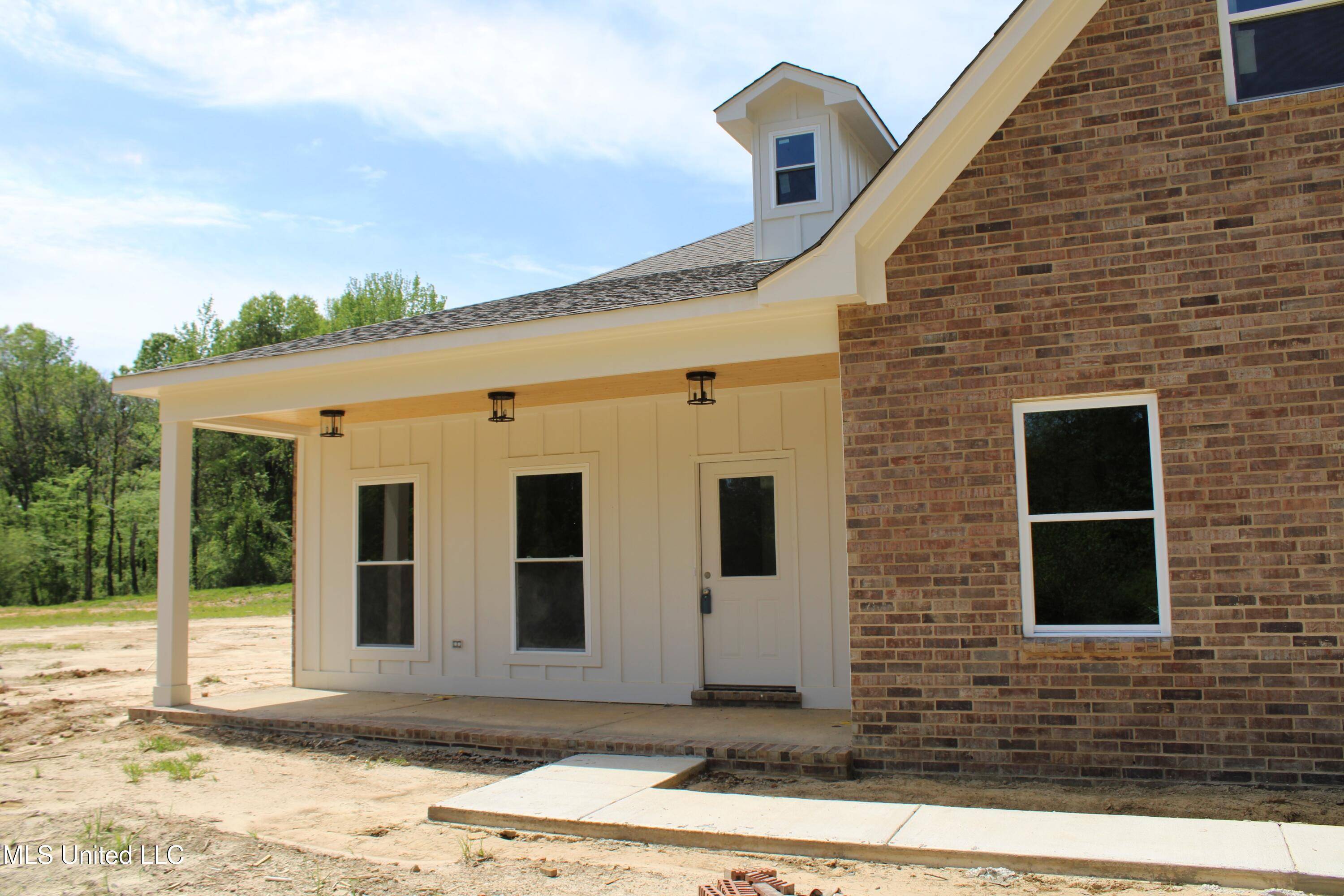 Byhalia, MS 38611,184 S Fuller Street