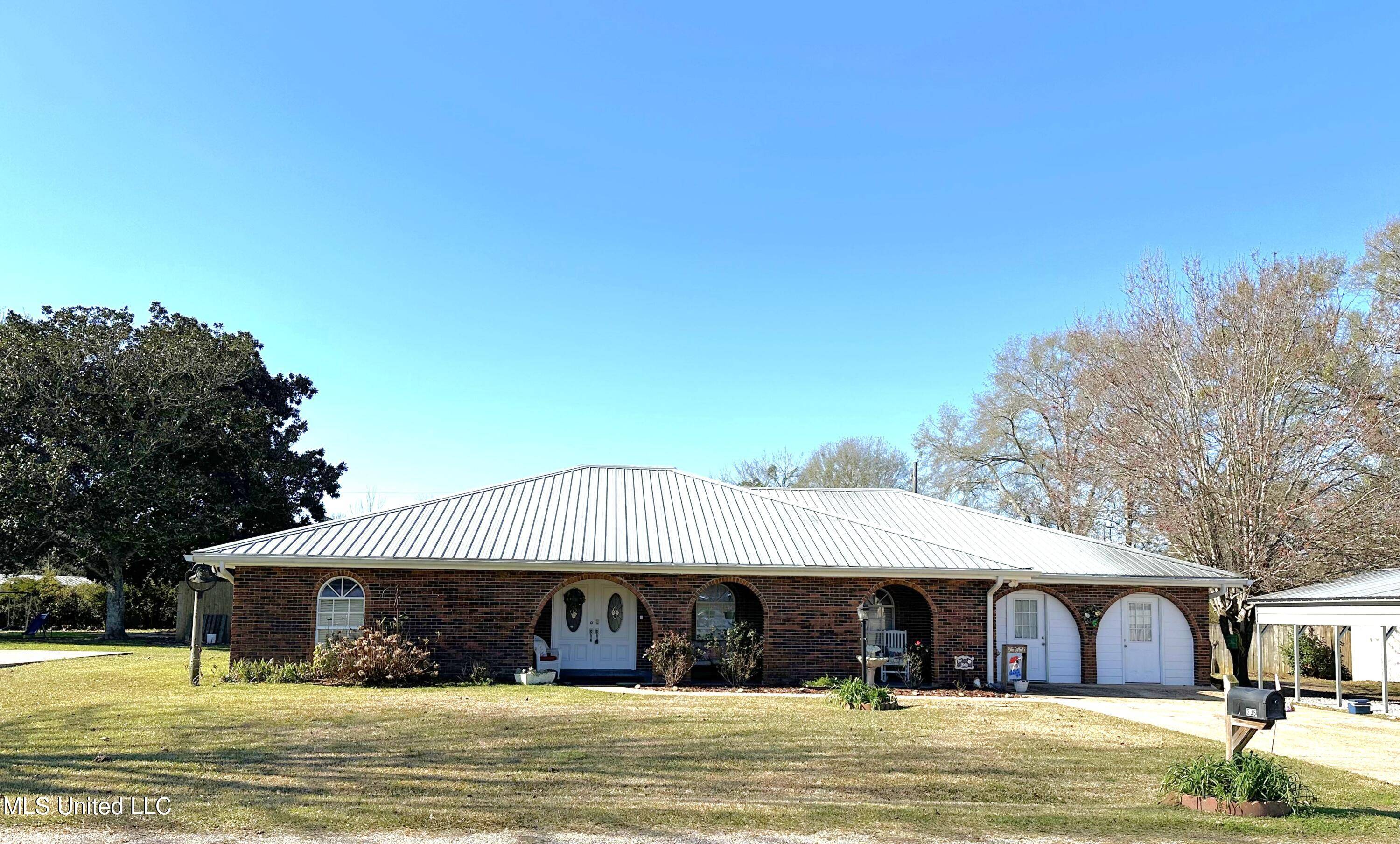Poplarville, MS 39470,206 Cedar Street