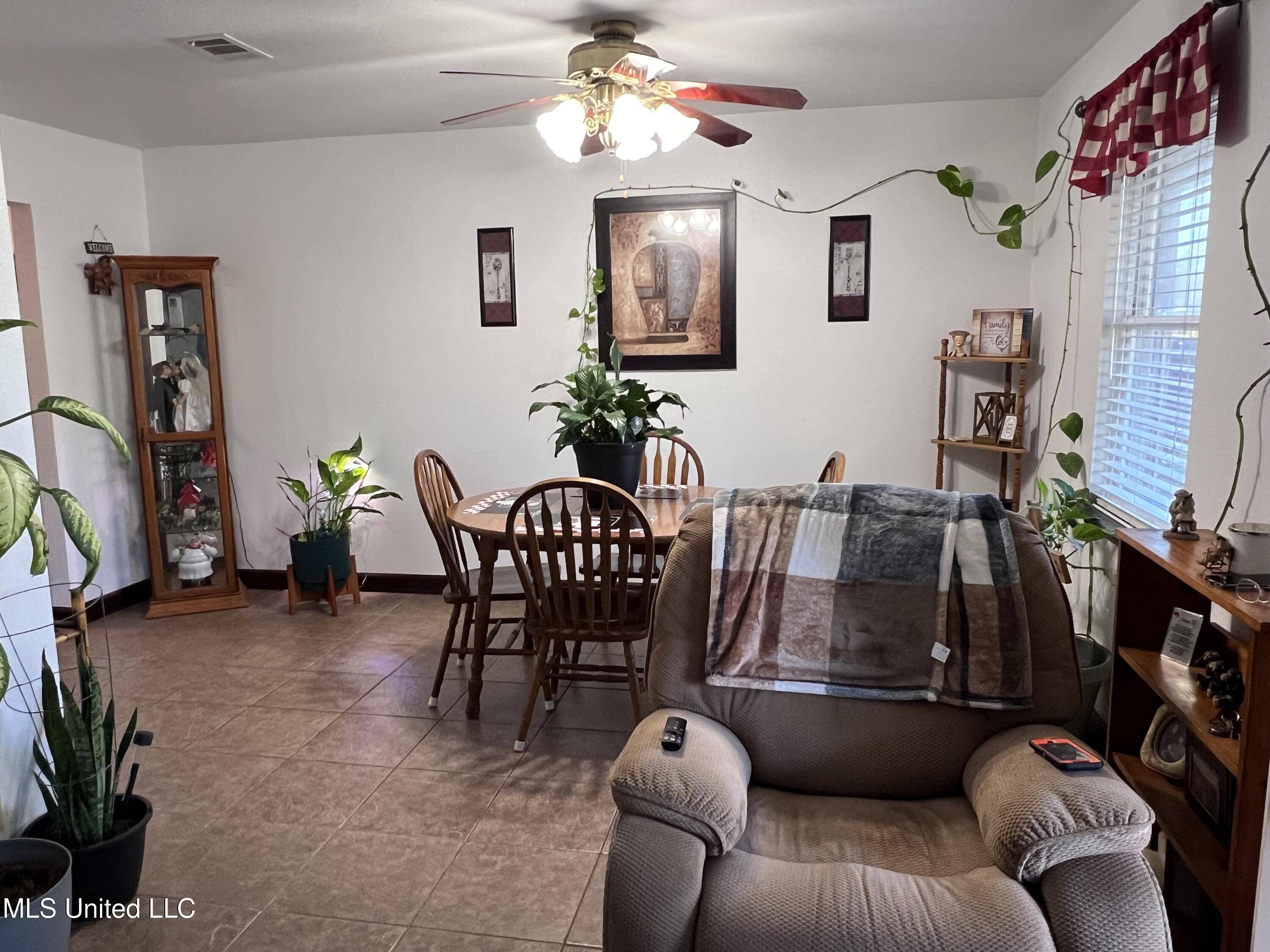 Waveland, MS 39576,1001 Rue De Lasalle Street
