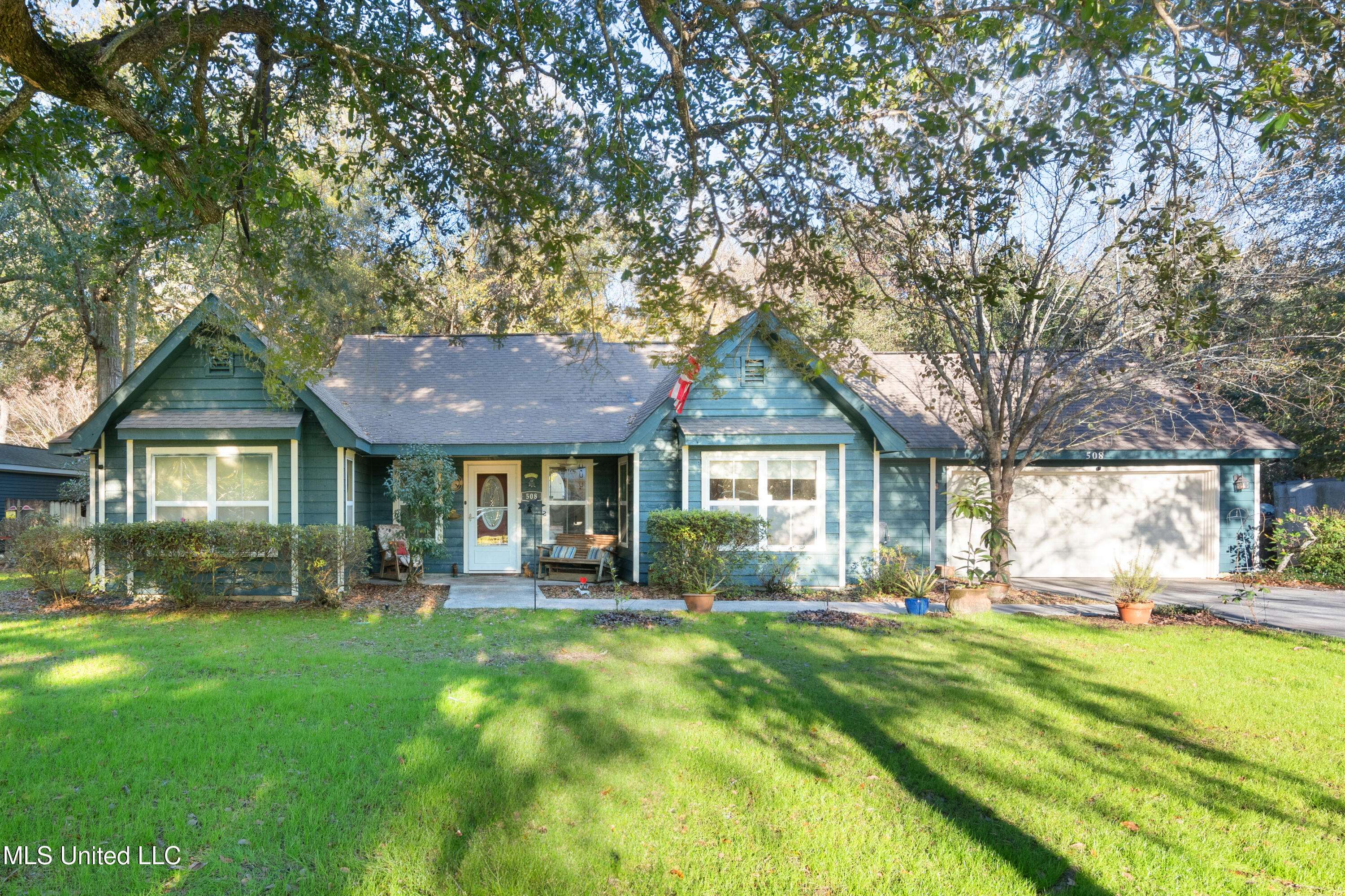 Waveland, MS 39576,508 Saint Anthony Street