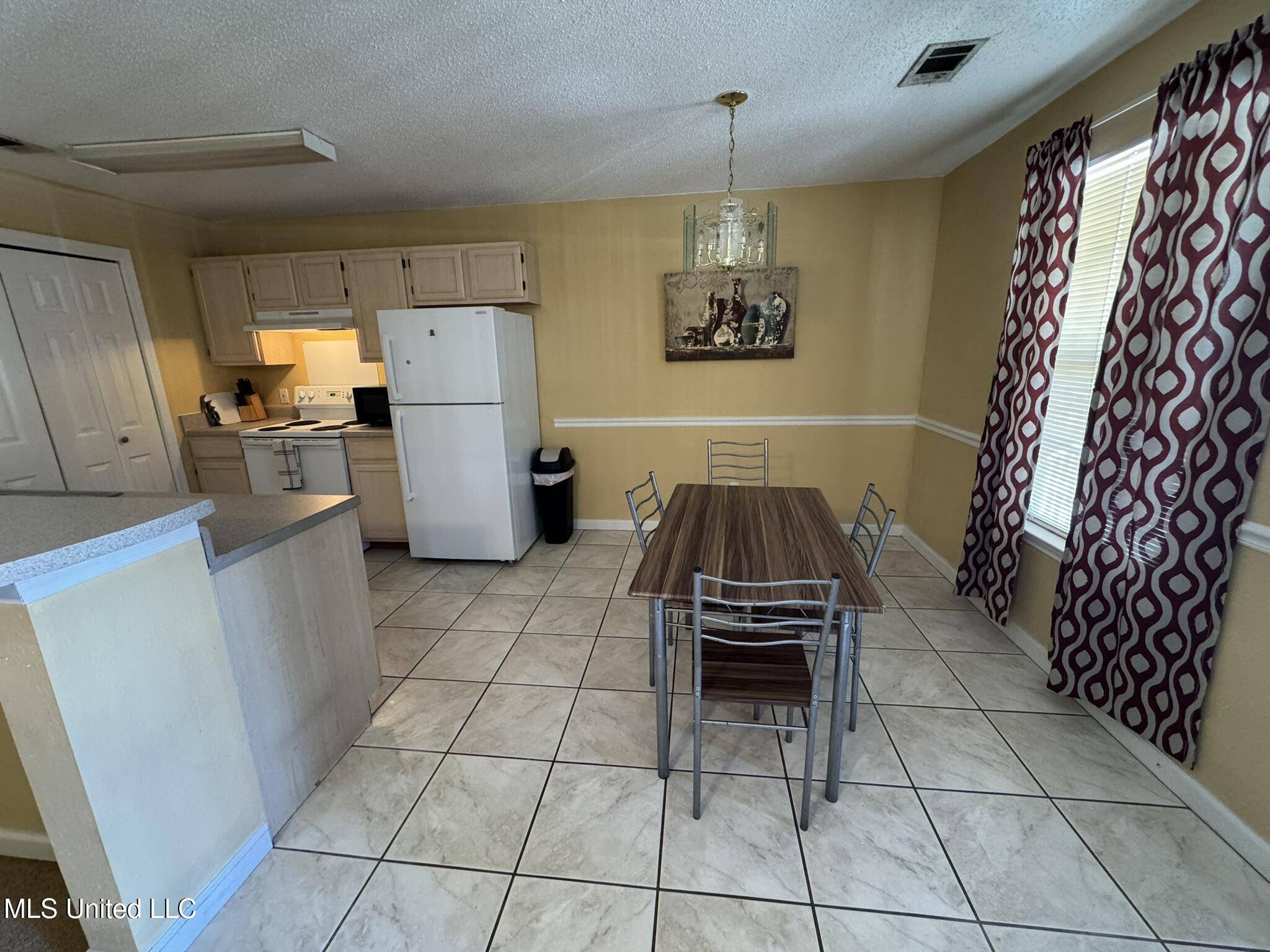 Gautier, MS 39553,5080 Gautier Vancleave Road #E8
