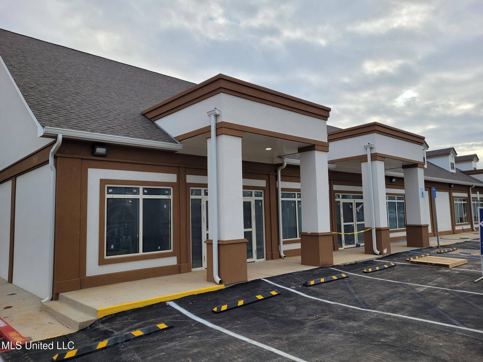 Gulfport, MS 39503,14165 Dedeaux Road #C