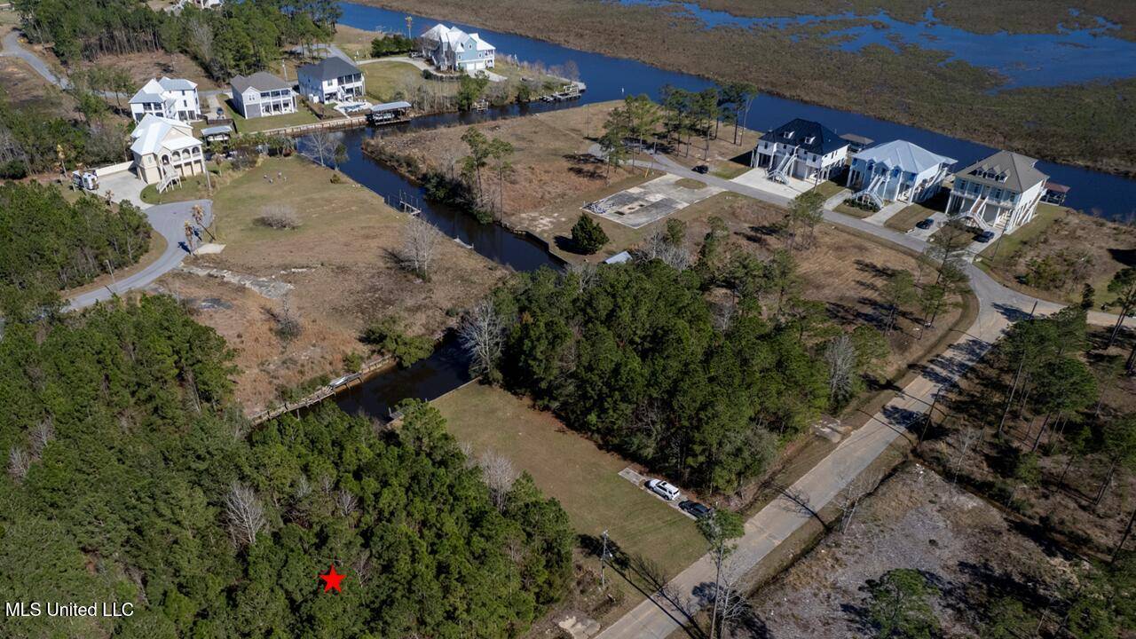 Diamondhead, MS 39525,1617 Mapunapuna Drive