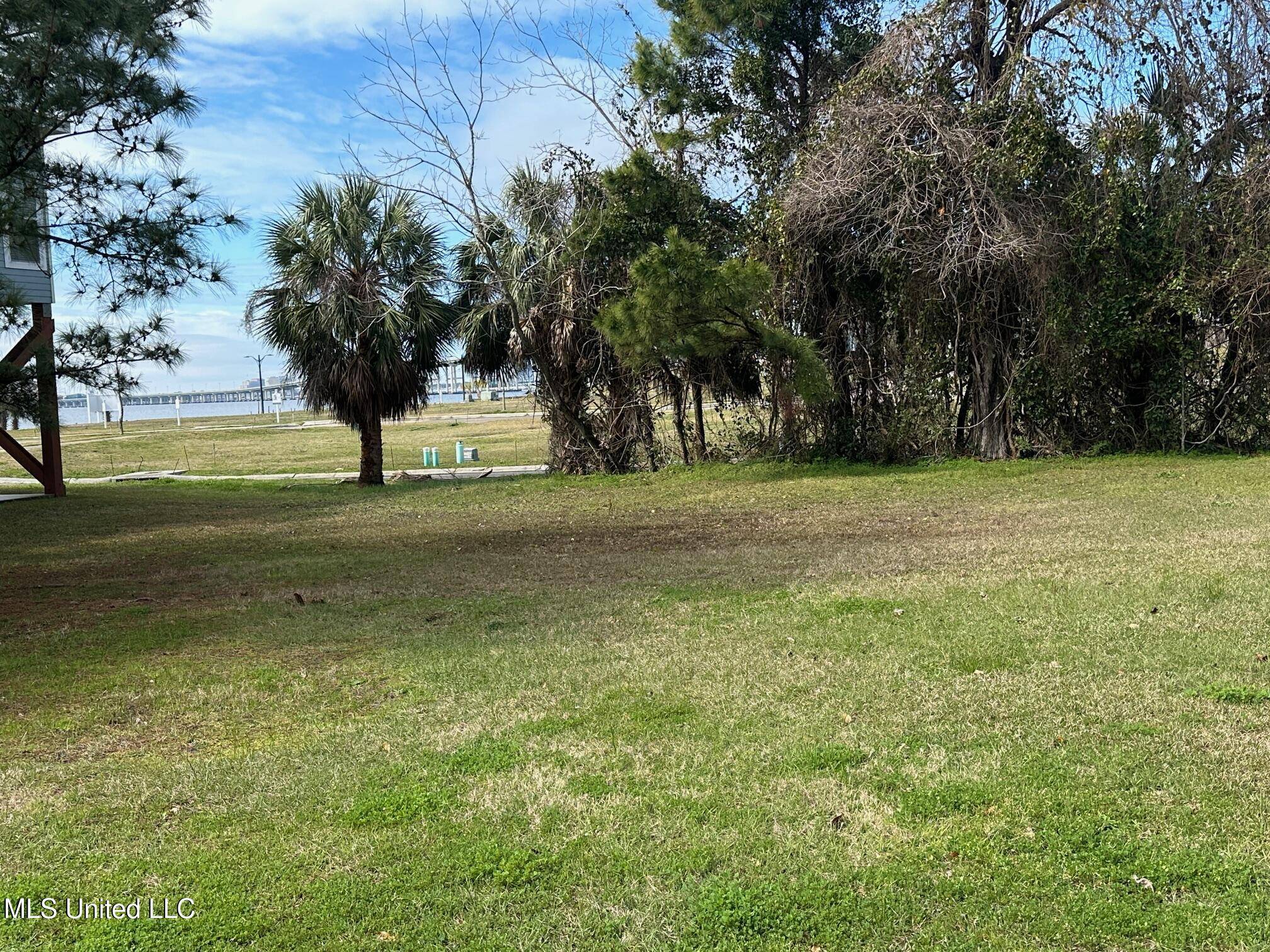 Ocean Springs, MS 39564,413415 Martin Avenue