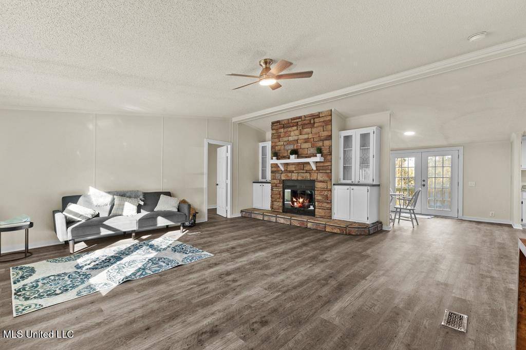 Poplarville, MS 39470,886 Dupont Hart Rd