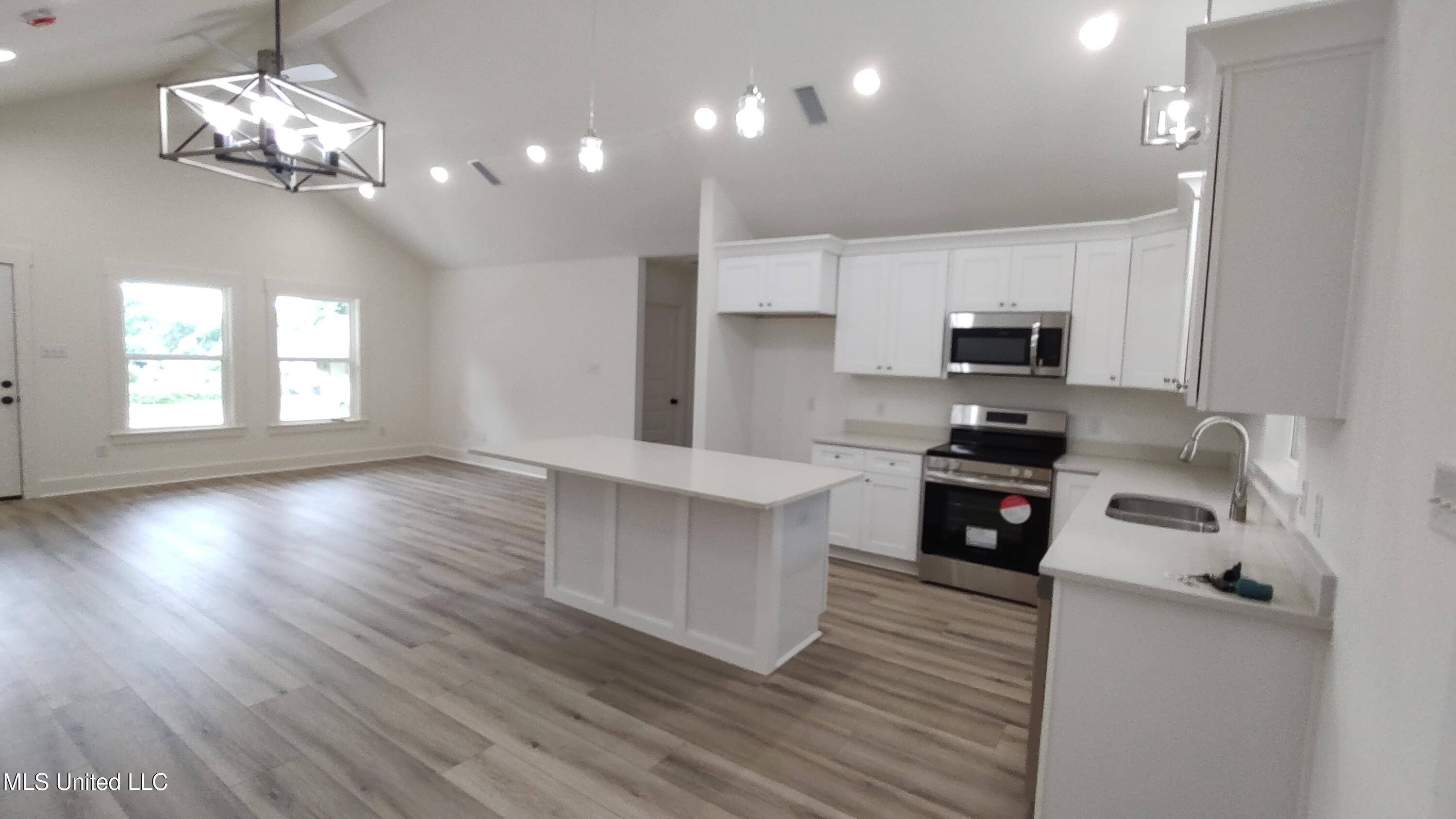 Poplarville, MS 39470,109 N Barnett Street
