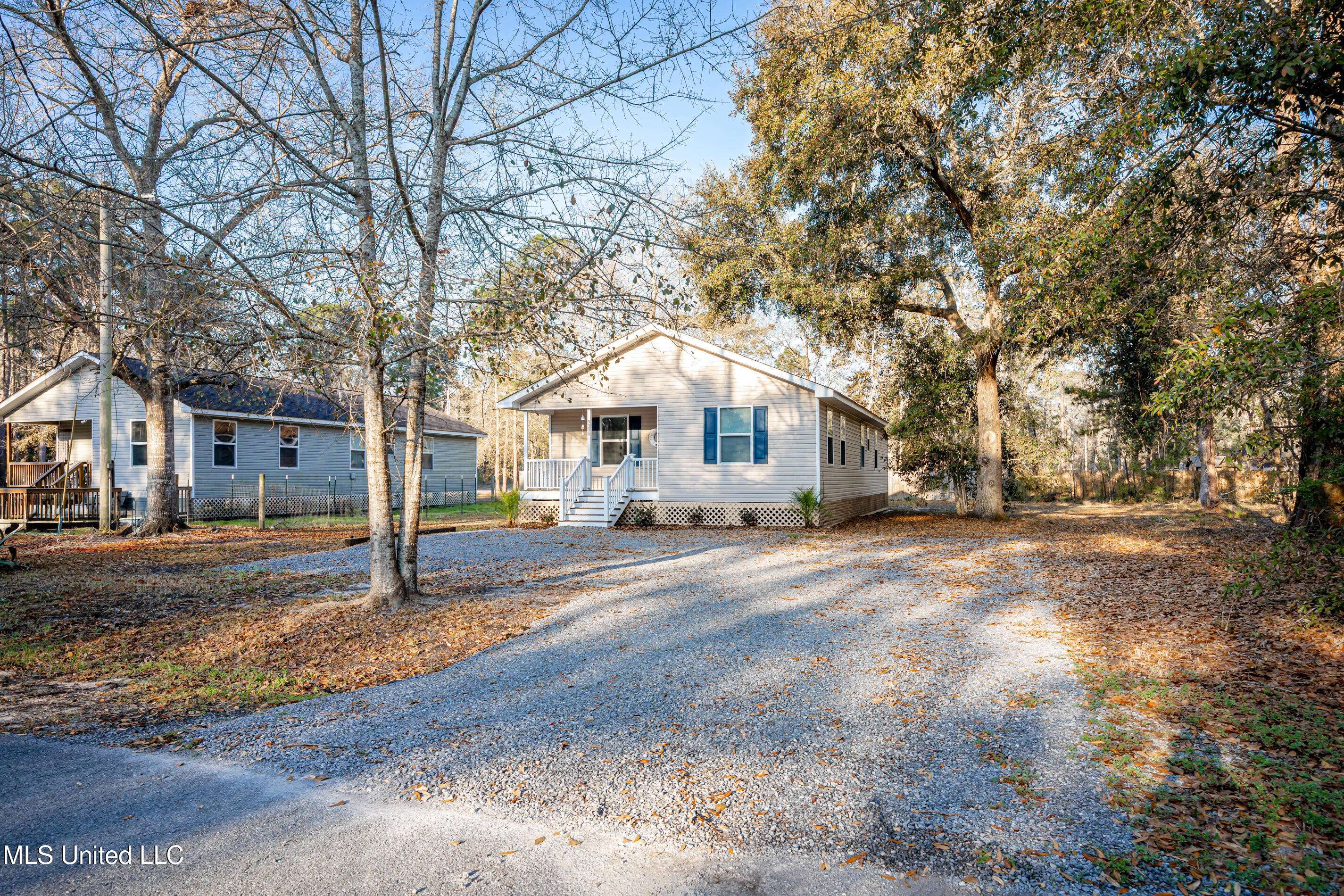 Ocean Springs, MS 39564,5308 Center Street
