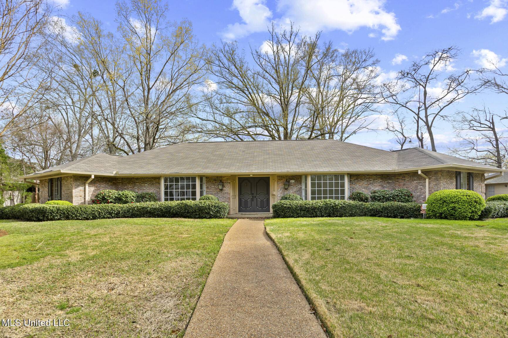 Jackson, MS 39211,5435 Charter Oak Place