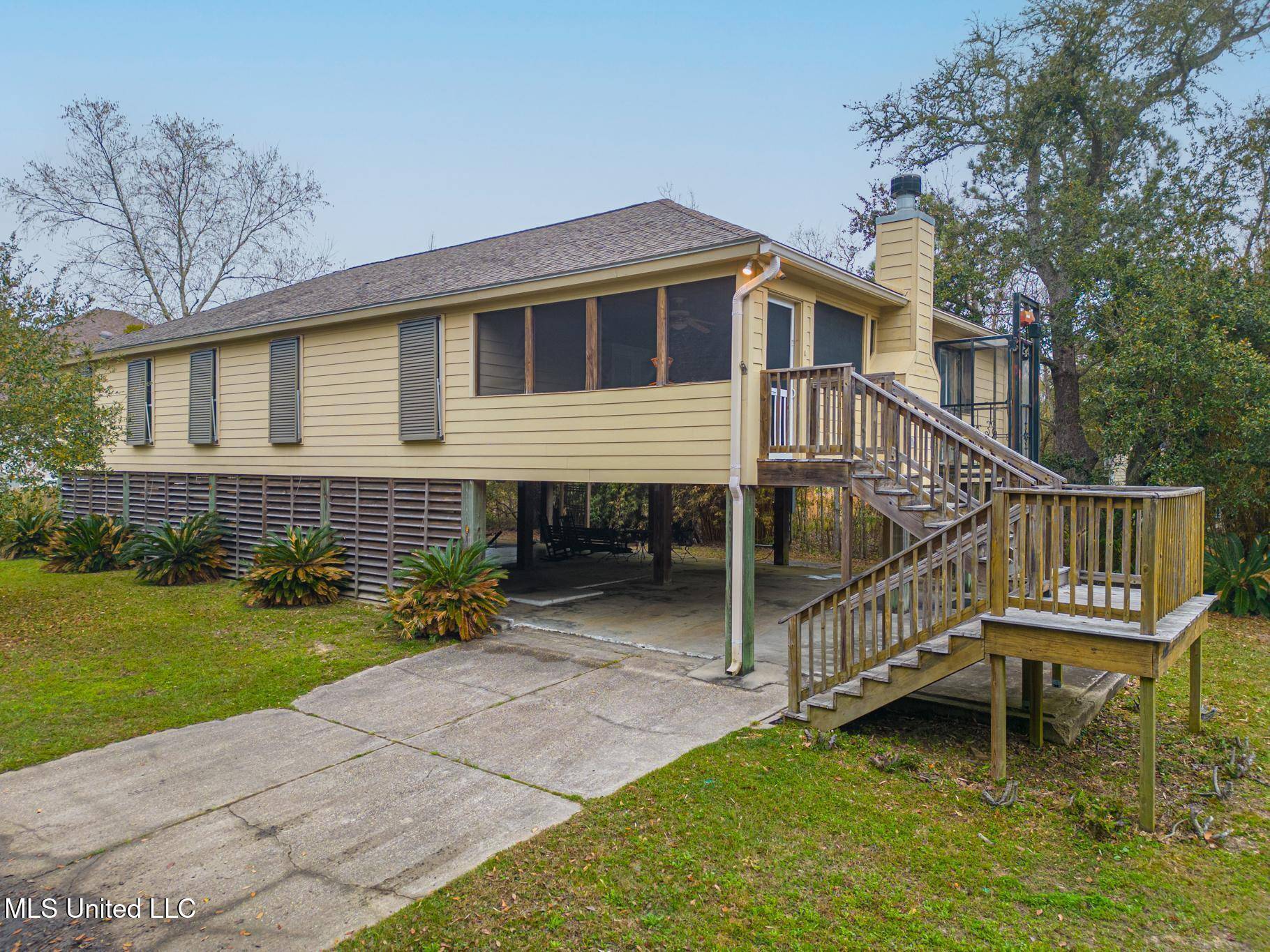 Waveland, MS 39576,208 Petite Drive
