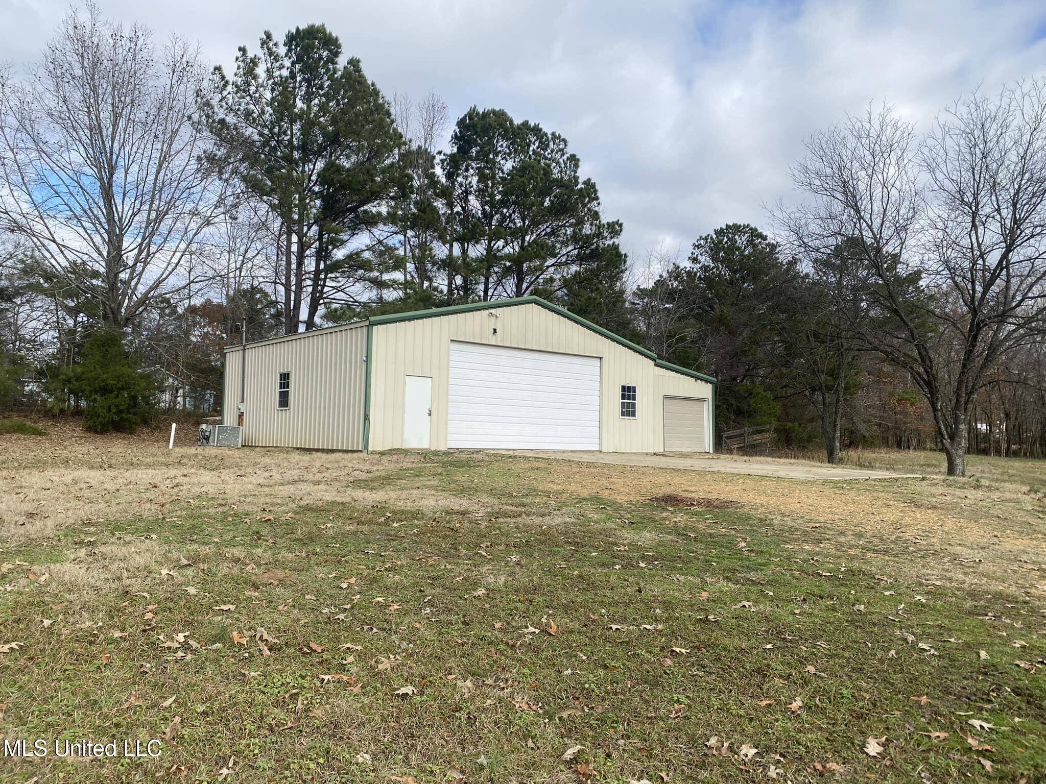 Senatobia, MS 38668,53 South Crockett Road
