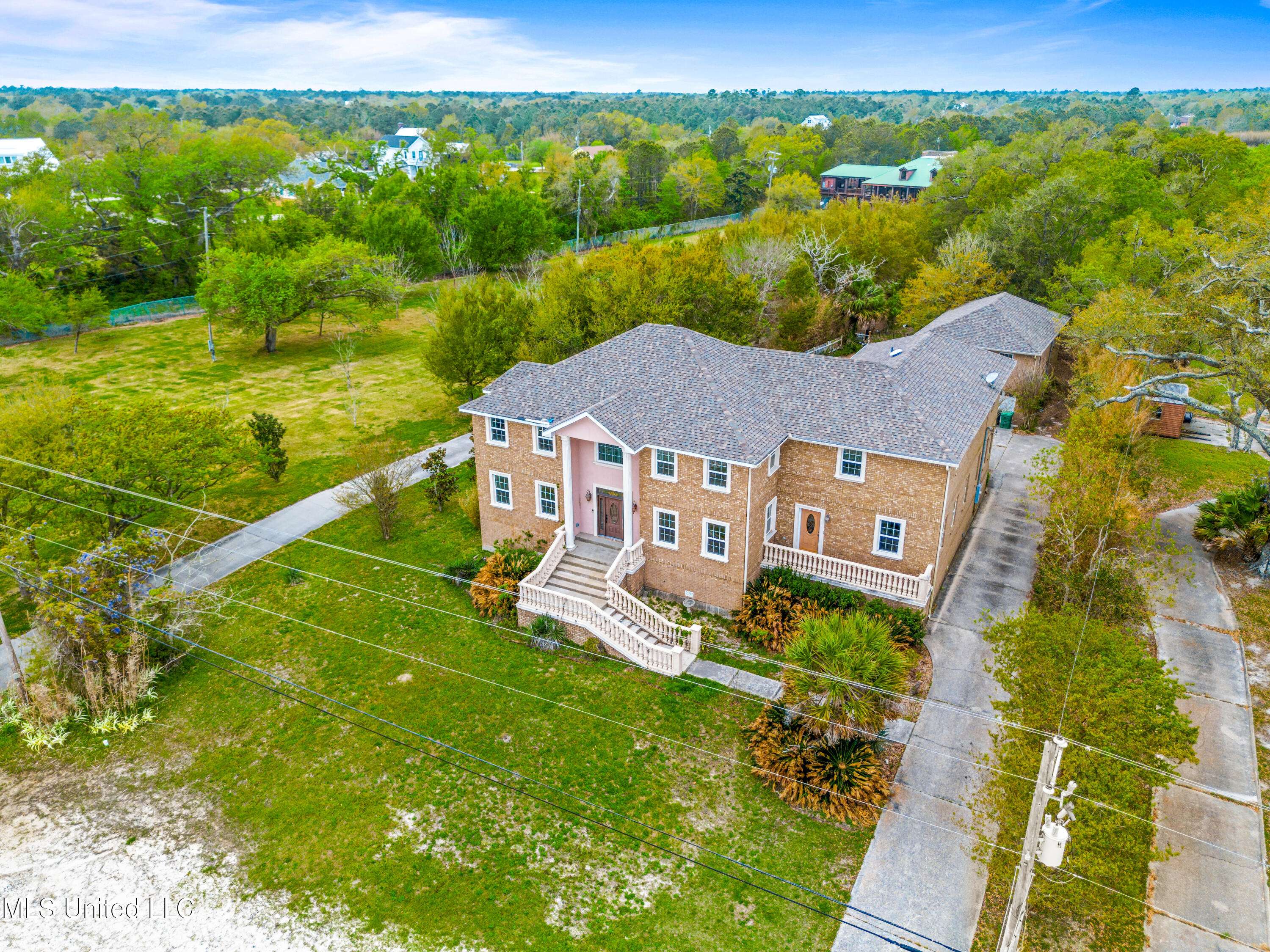 Waveland, MS 39576,518 S Beach Boulevard