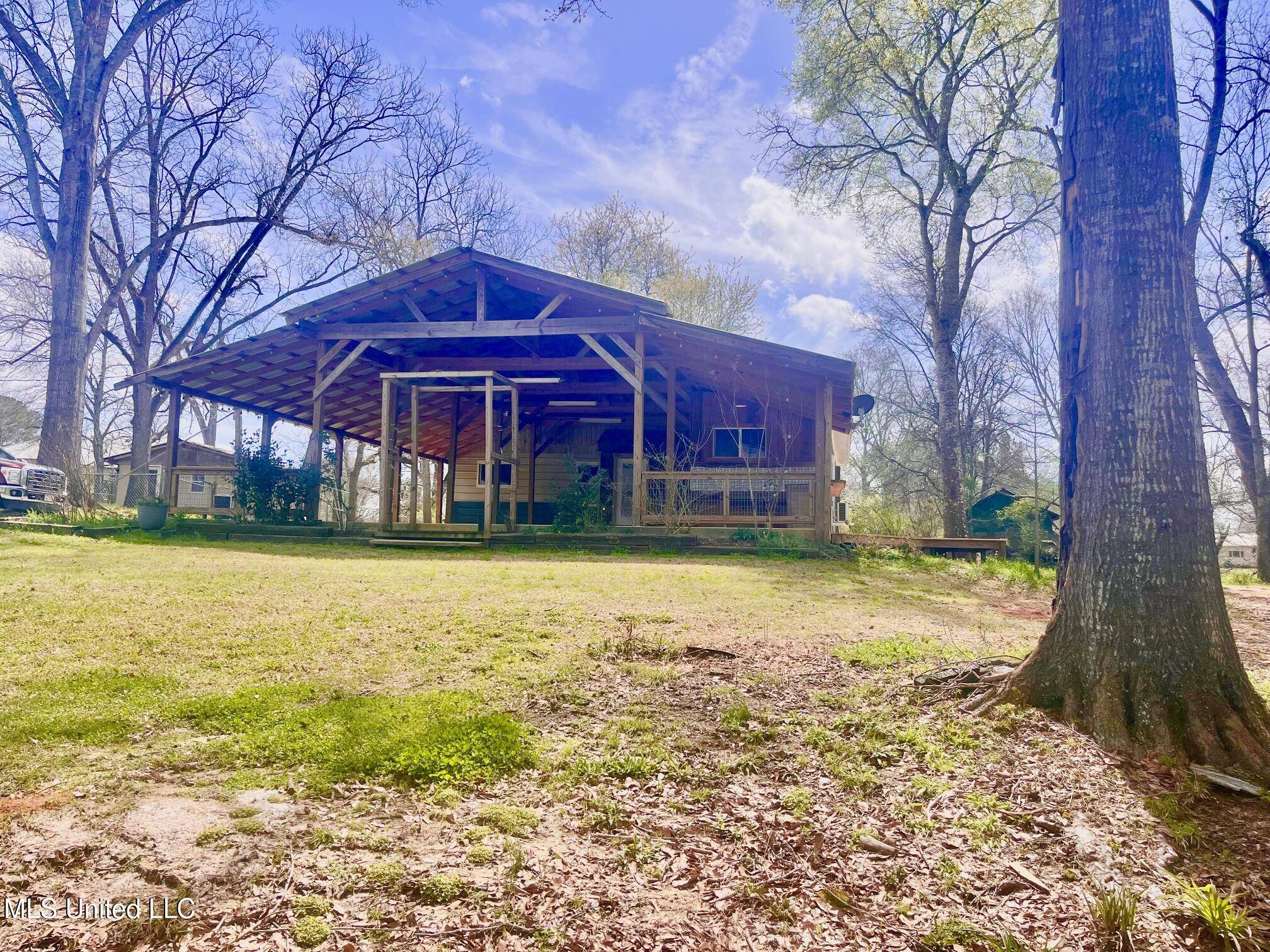 Bay Springs, MS 39422,17 B Street