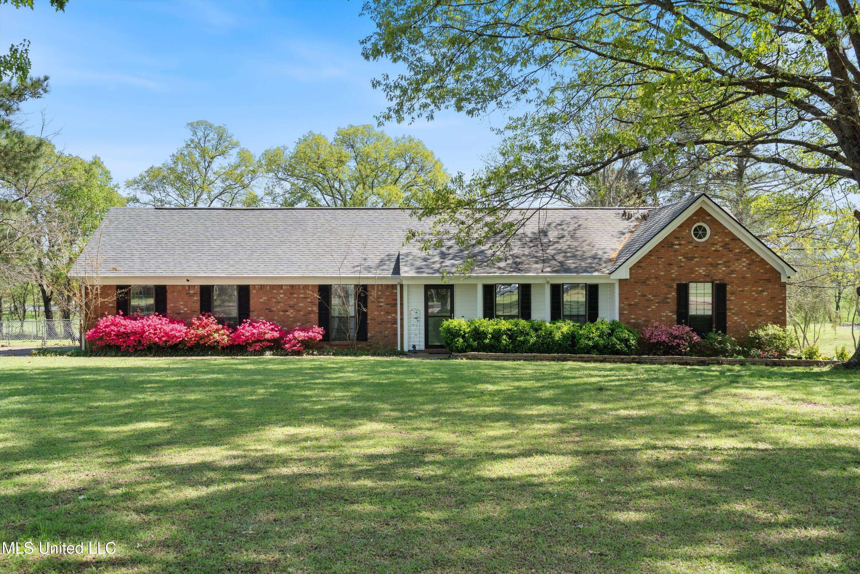 Senatobia, MS 38668,444 Shaker Drive