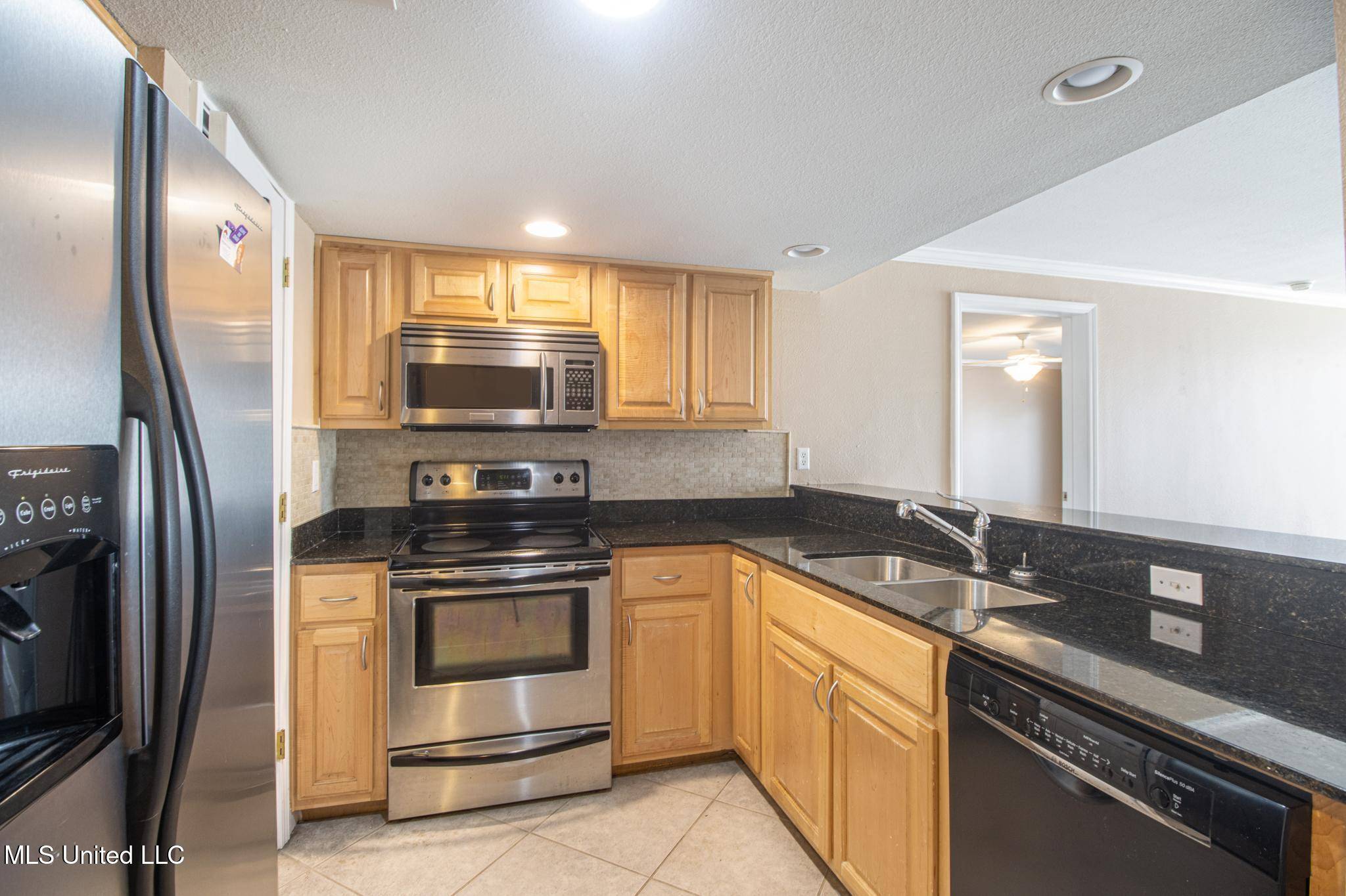 Biloxi, MS 39531,2046 Beach Boulevard #321