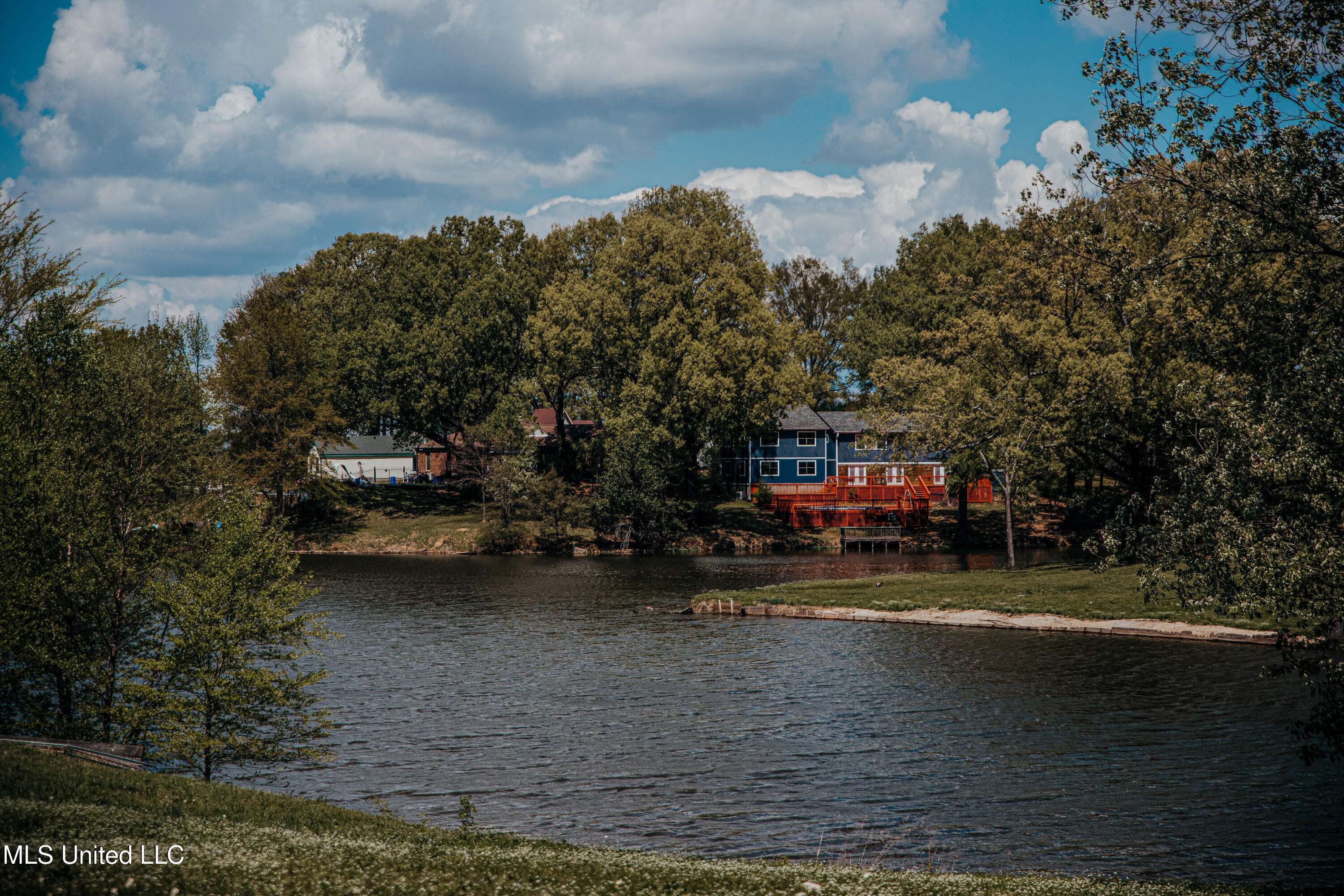 Southaven, MS 38671,1 Lakeshore Drive