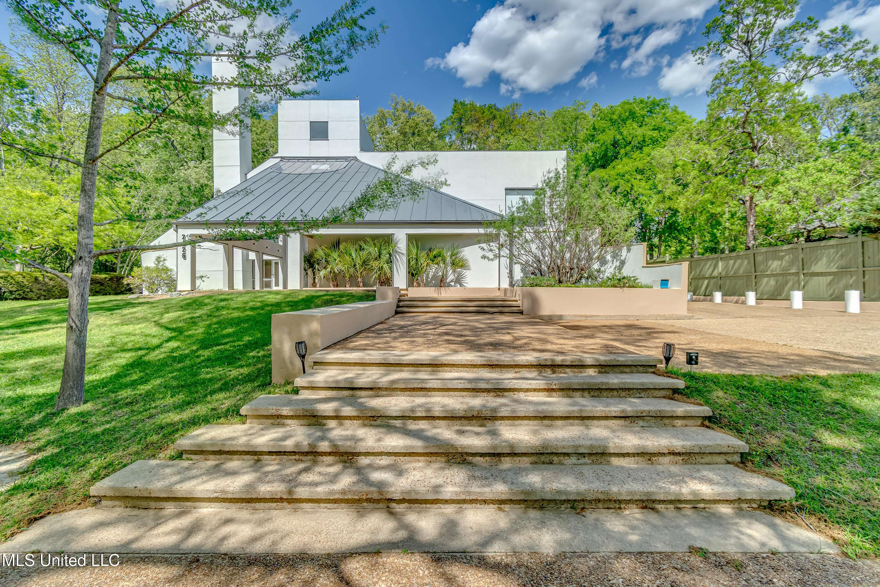 Jackson, MS 39211,2426 Eastover Drive