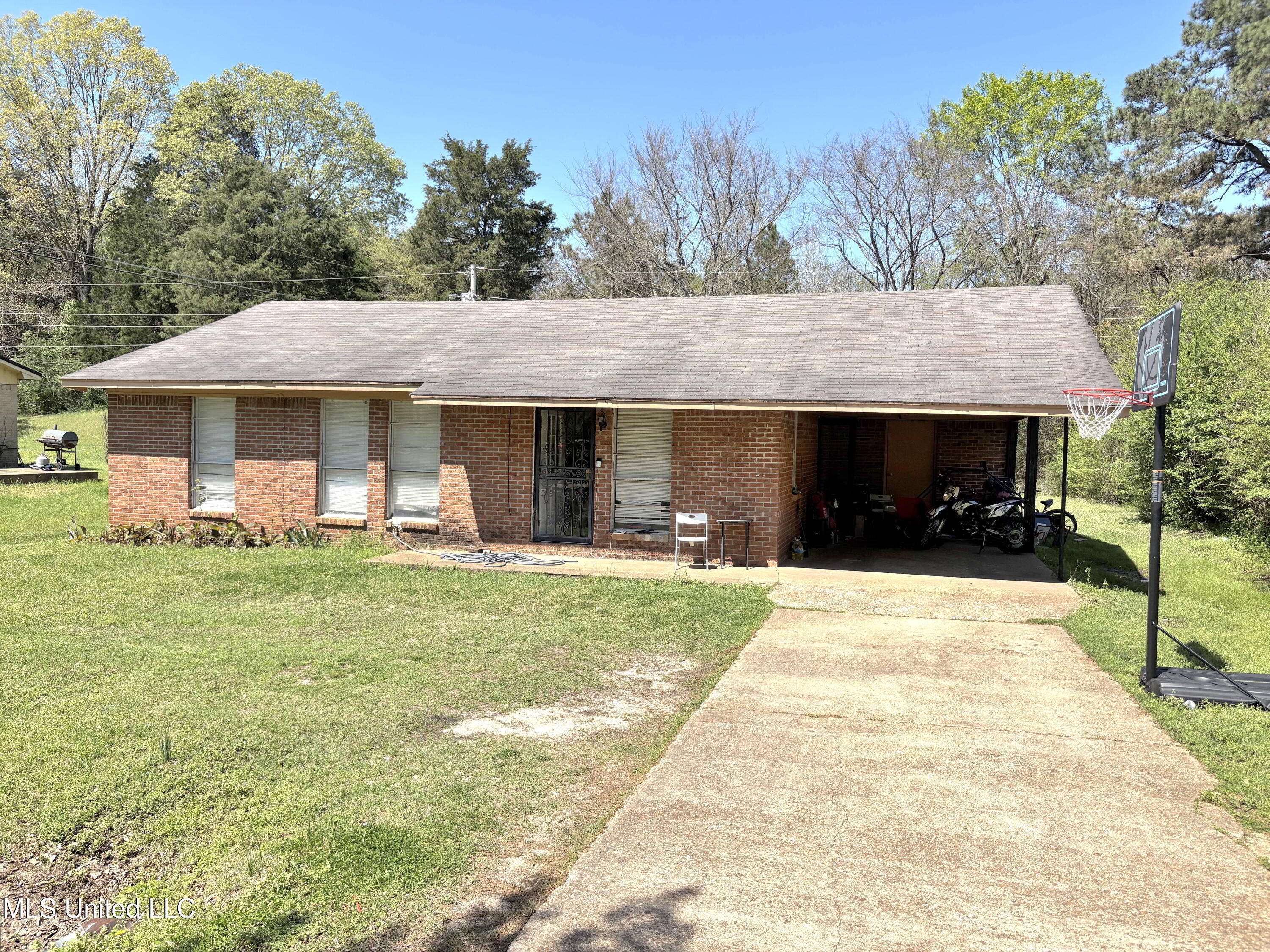 Holly Springs, MS 38635,542 Sanders Avenue