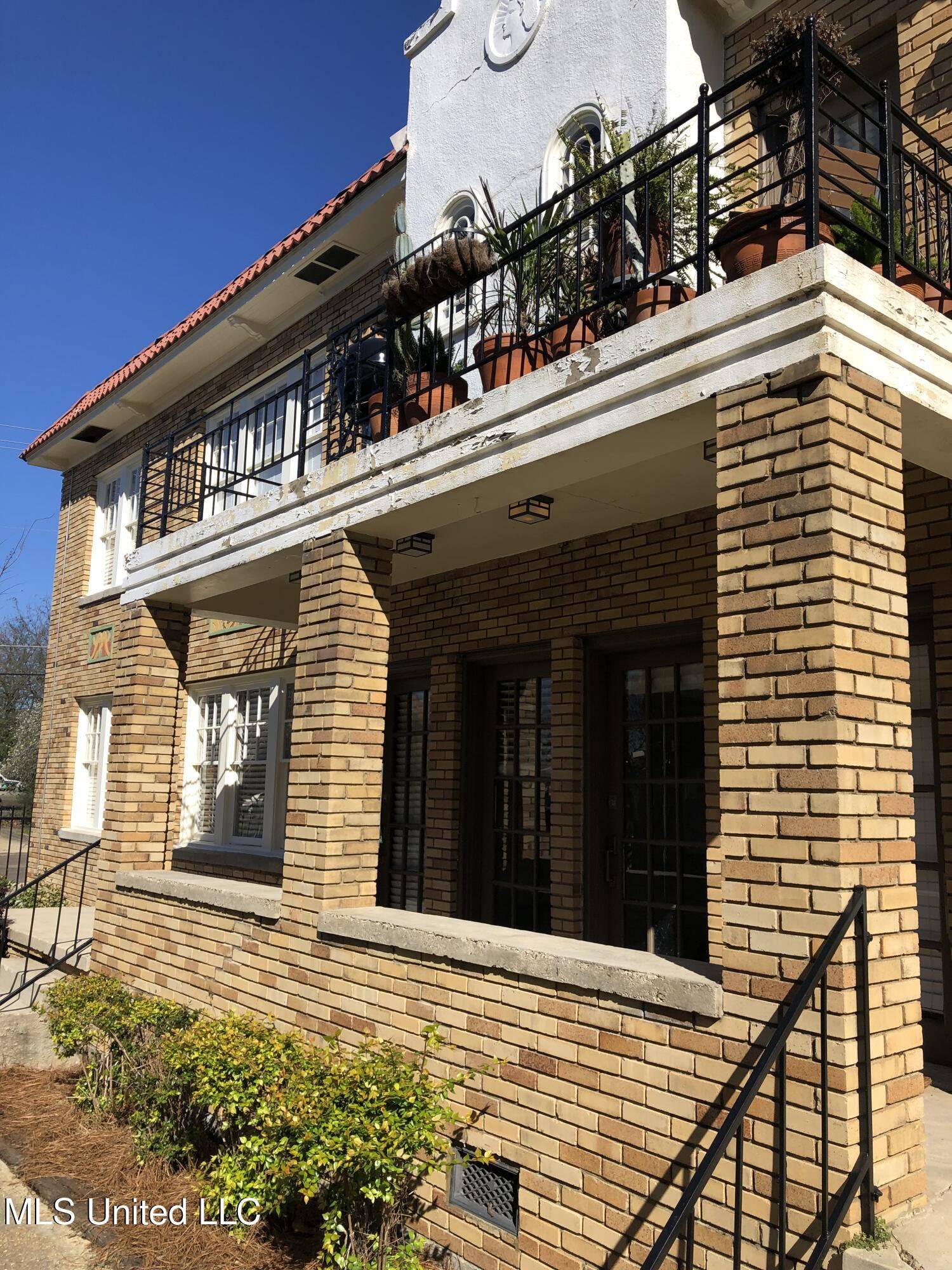 Jackson, MS 39202,950 North Street #5