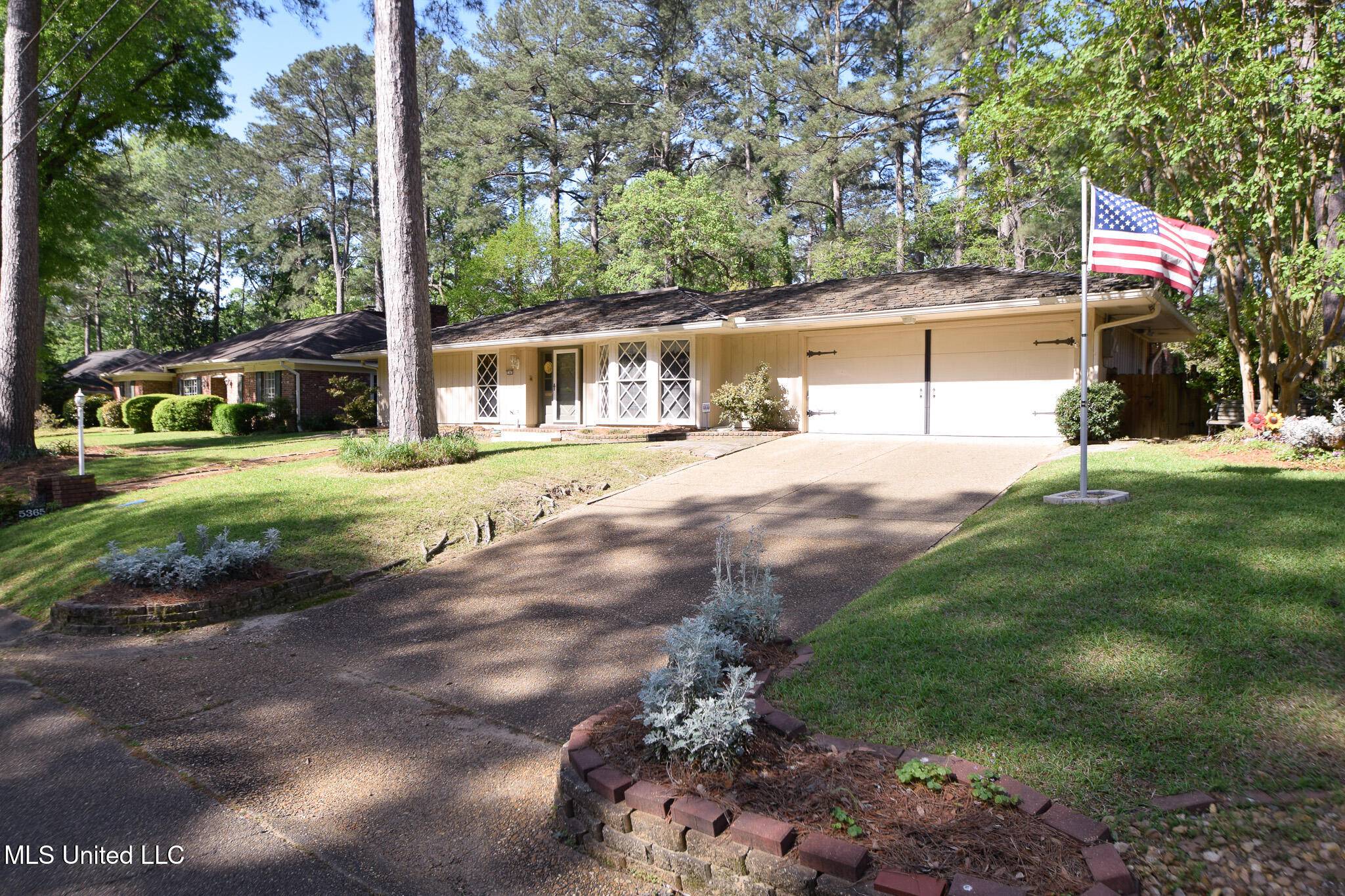 Jackson, MS 39211,5365 Farnsworth Drive