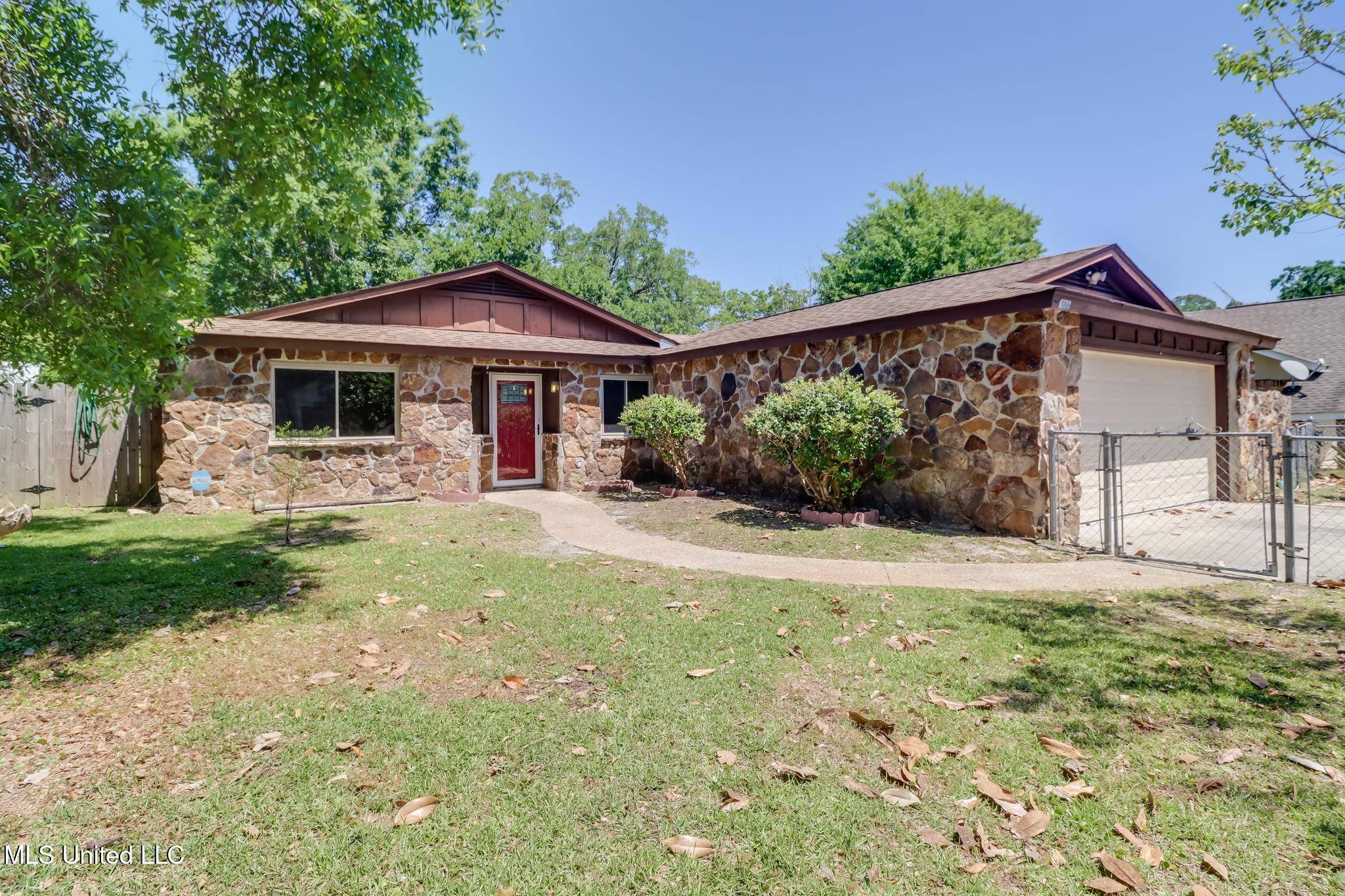 Ocean Springs, MS 39564,6800 Oakhurst Drive