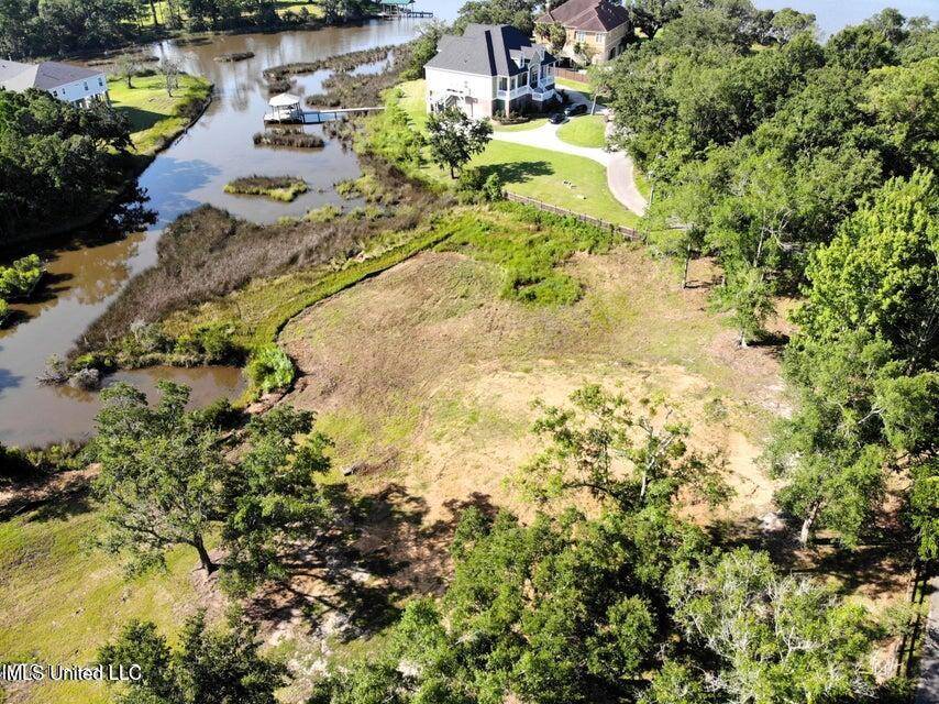 Ocean Springs, MS 39564,W El Bonito Drive